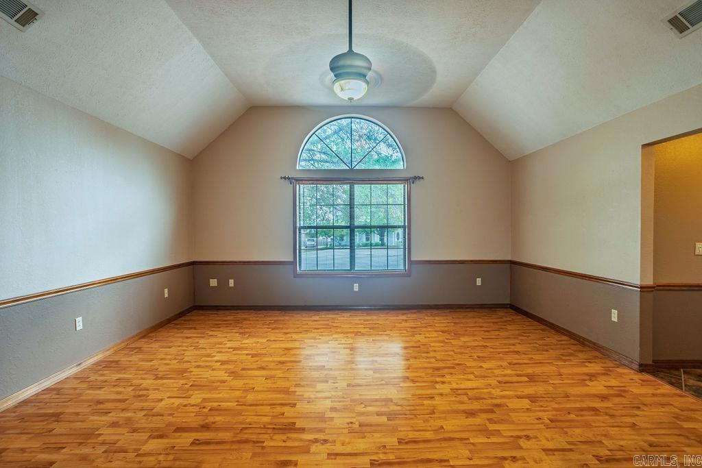 4 Oak Meadow Cove Property Photo 5