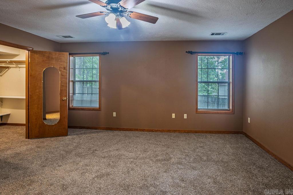 4 Oak Meadow Cove Property Photo 13