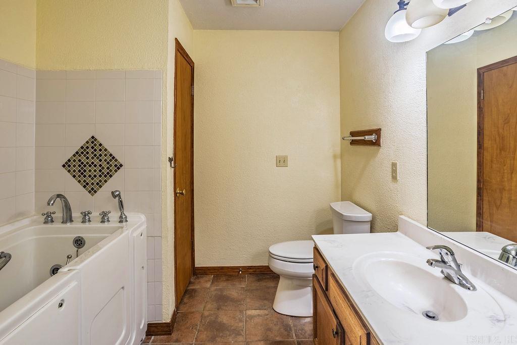 4 Oak Meadow Cove Property Photo 19