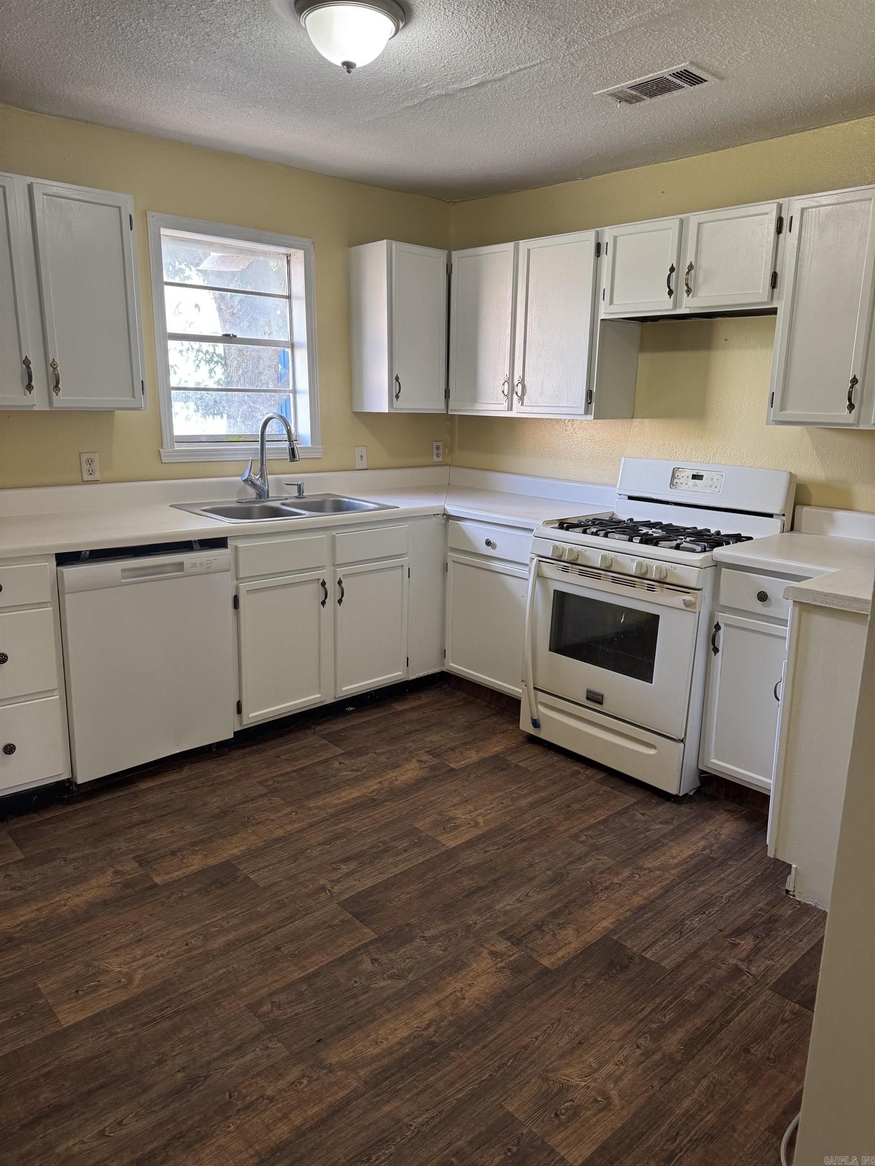 131 S Walnut Street Property Photo 3