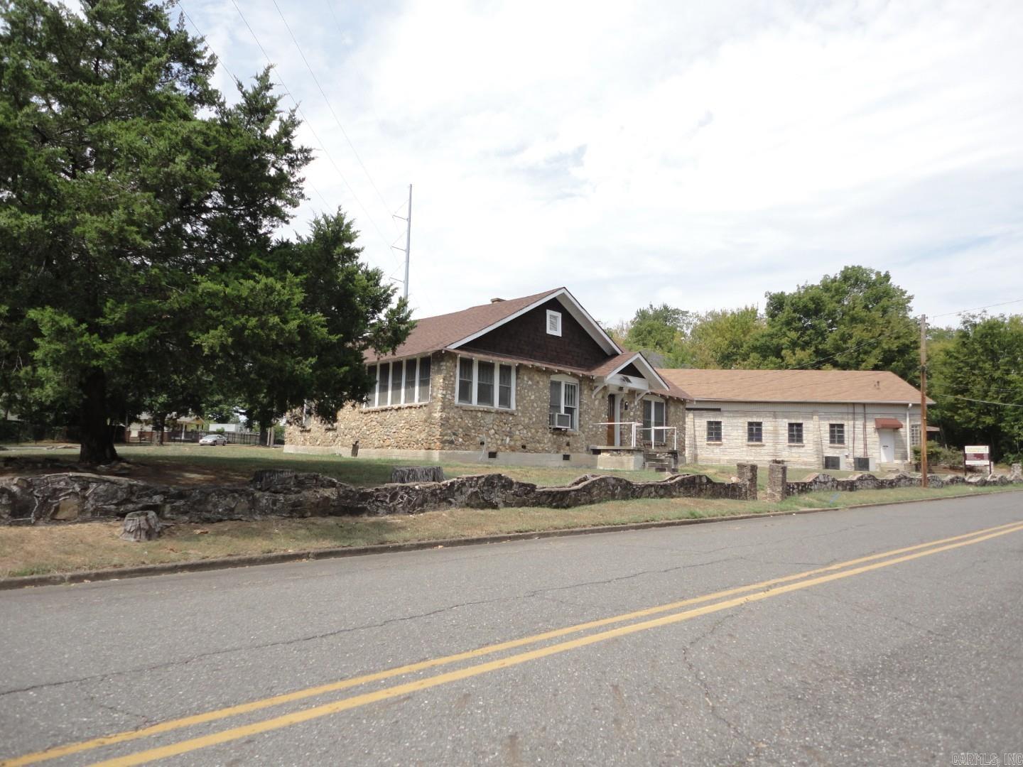 1148 Pleasant Street Property Photo 2