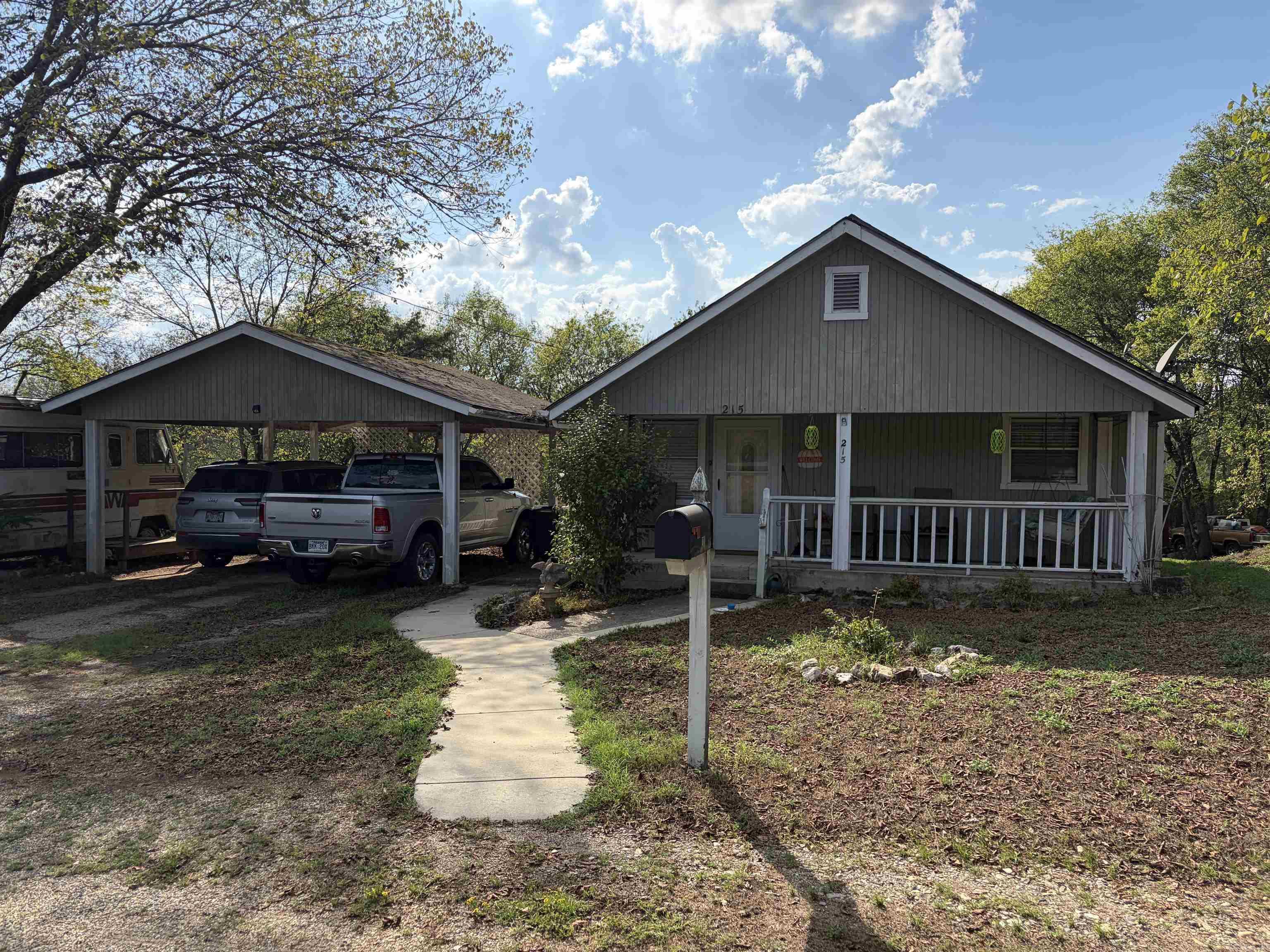 215 Robins Avenue Property Photo 1