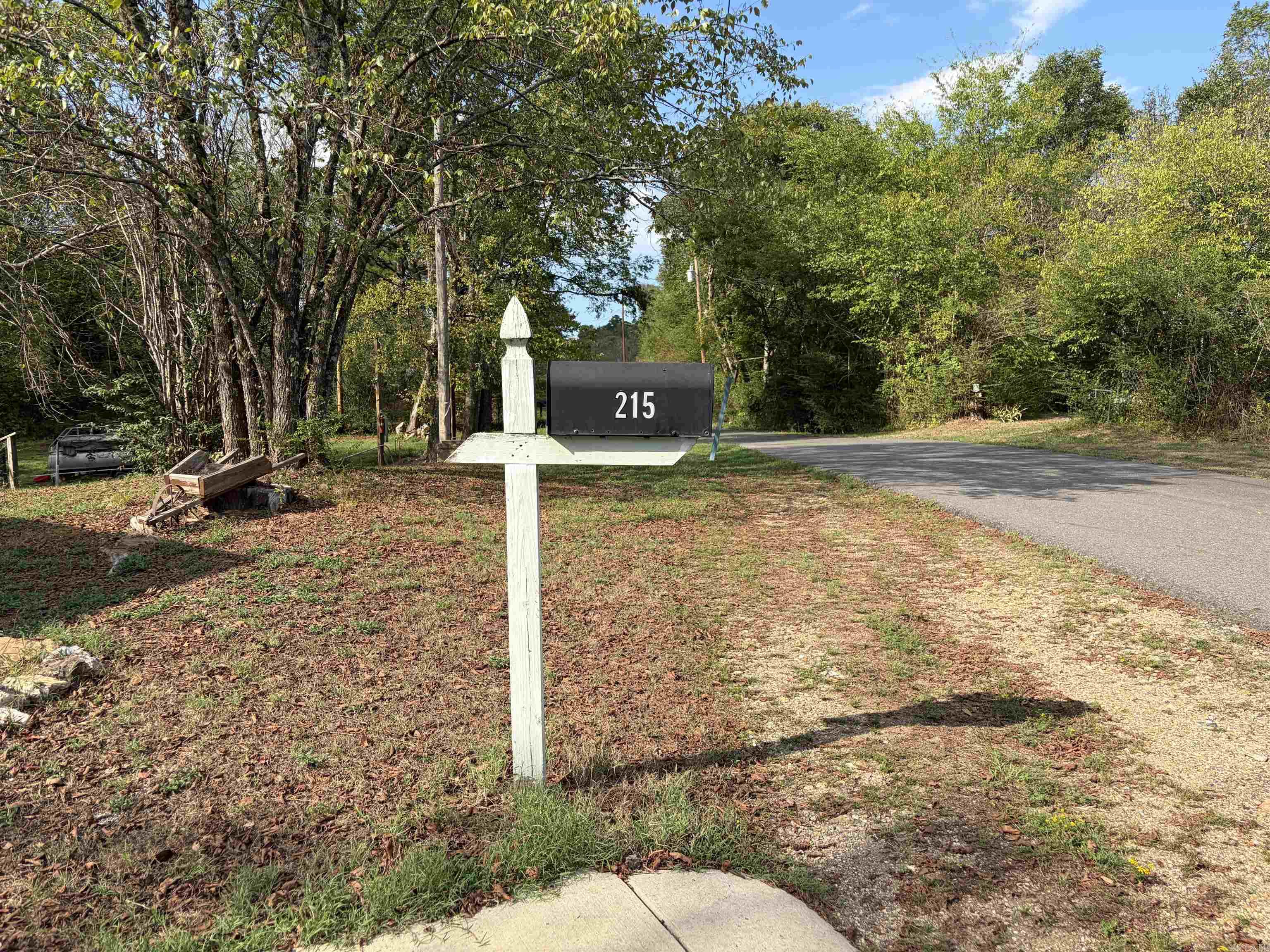 215 Robins Avenue Property Photo 3