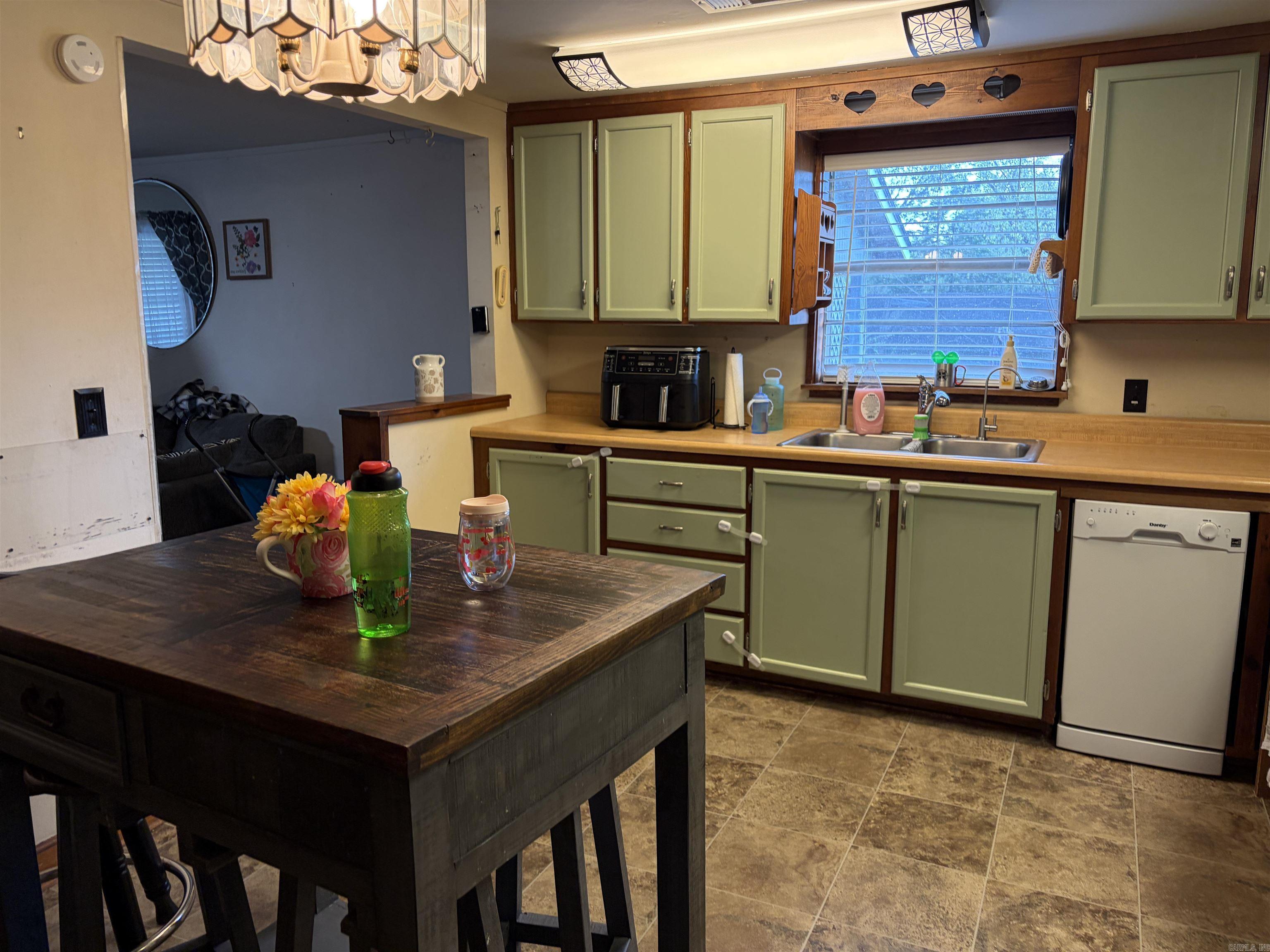 215 Robins Avenue Property Photo 10