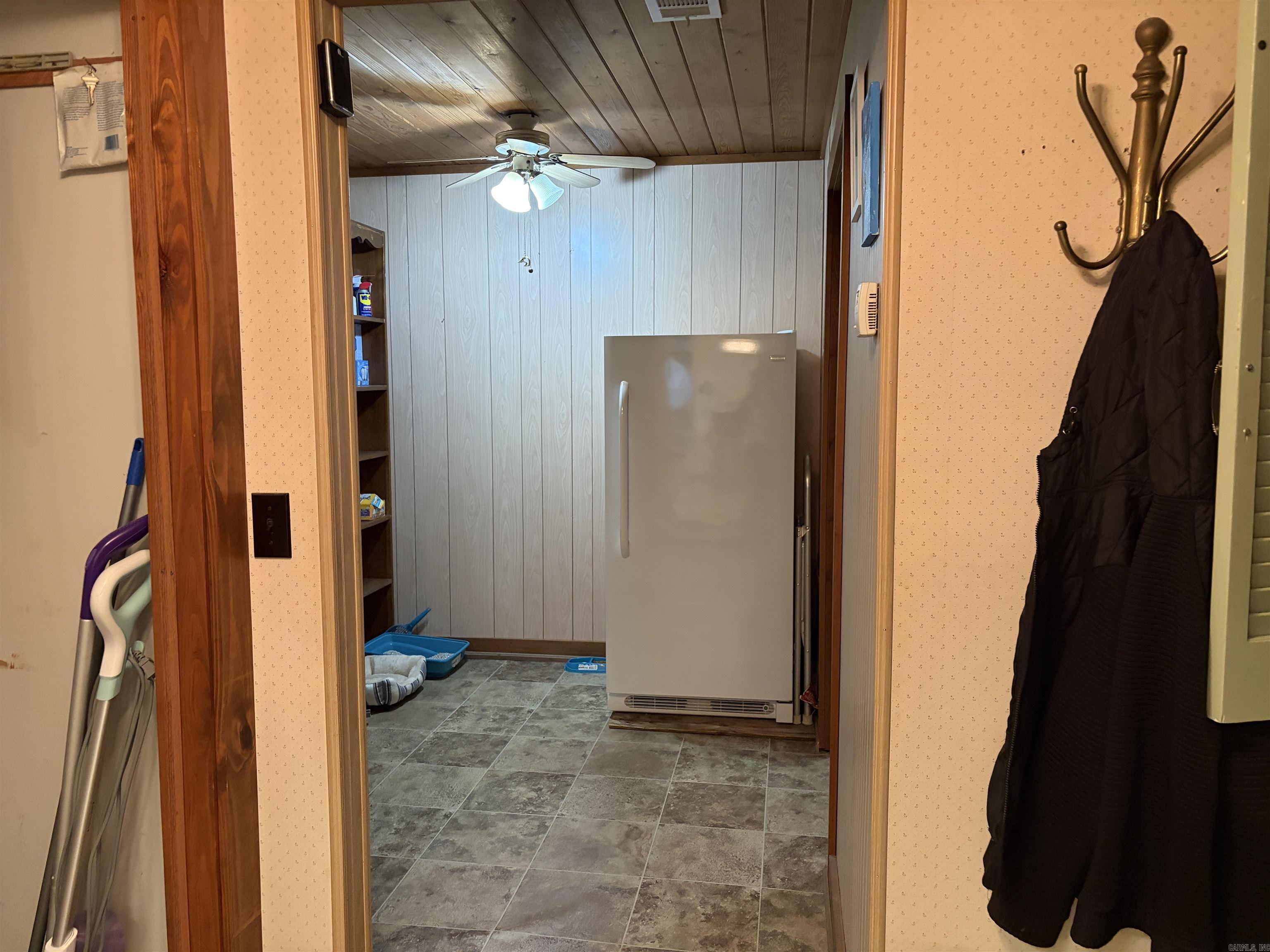 215 Robins Avenue Property Photo 15
