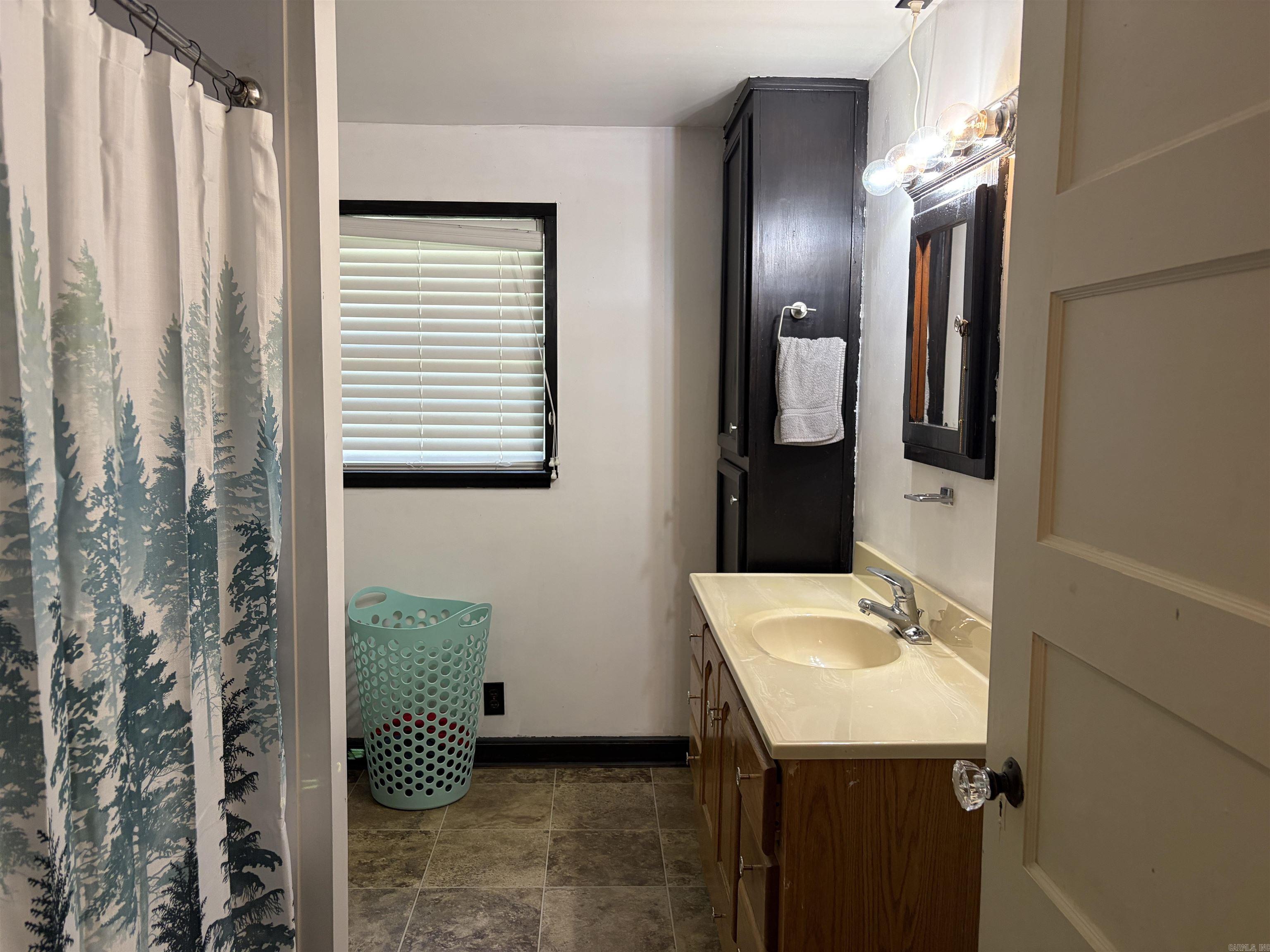 215 Robins Avenue Property Photo 21