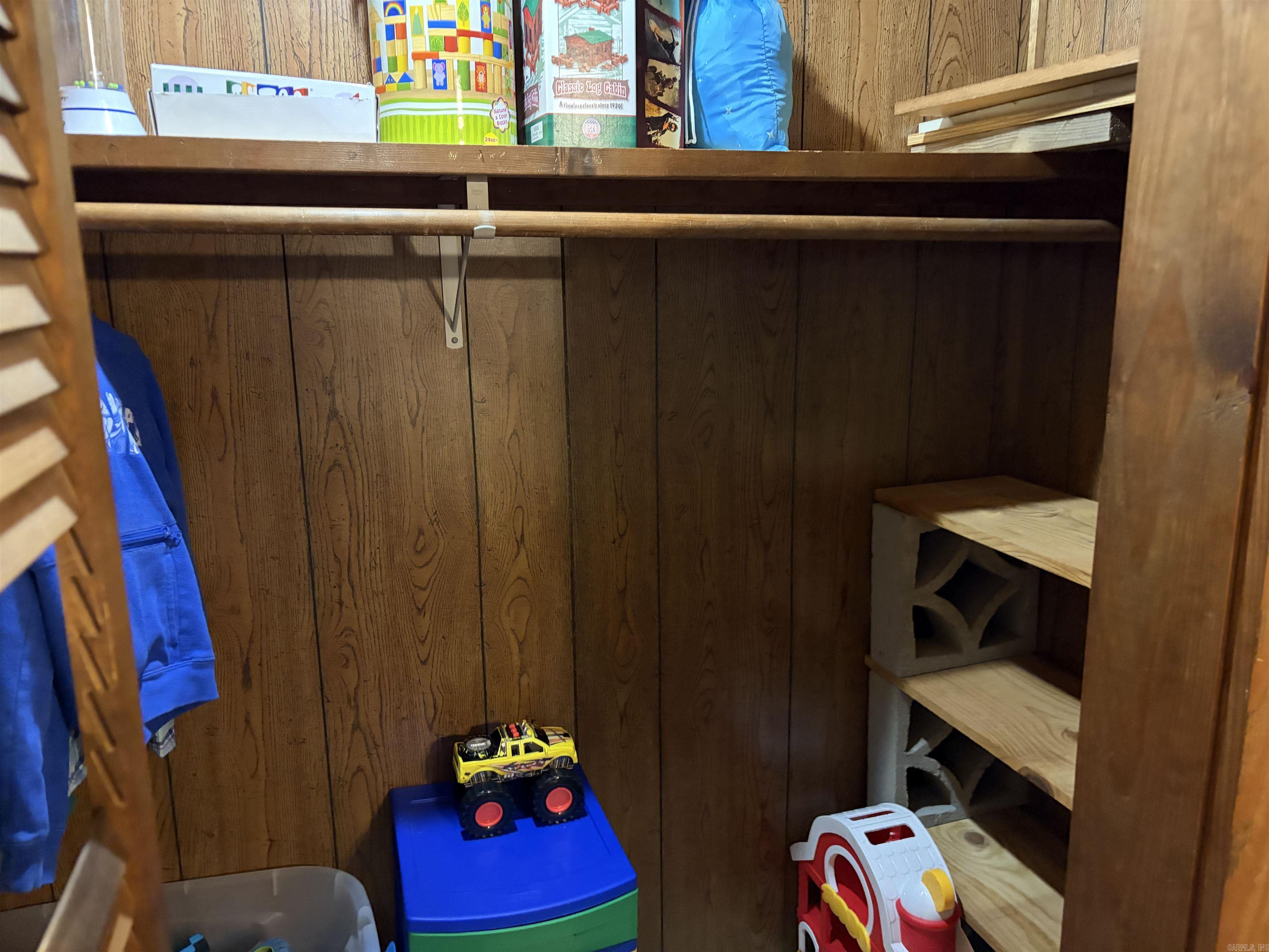 215 Robins Avenue Property Photo 25