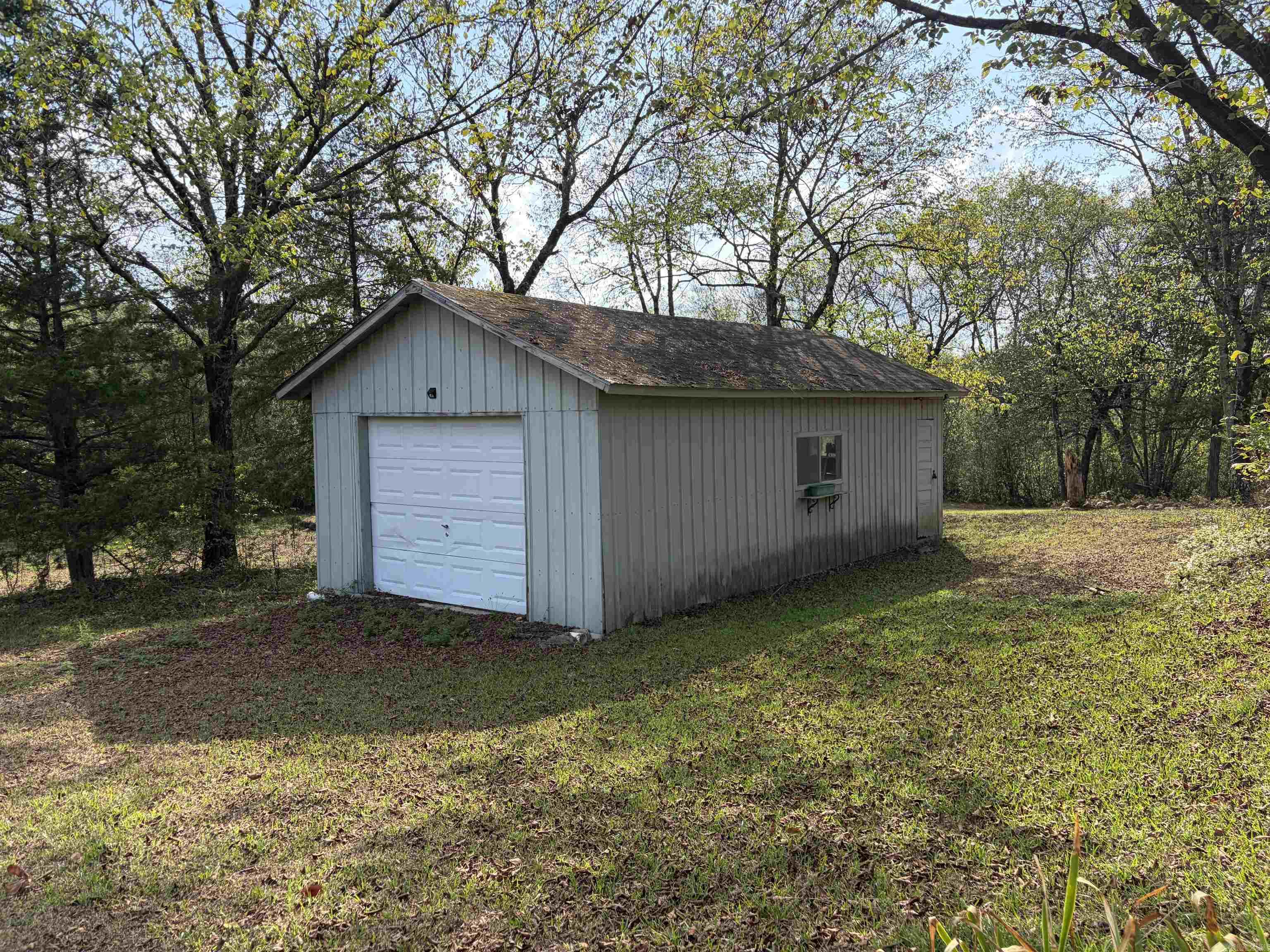 215 Robins Avenue Property Photo 31