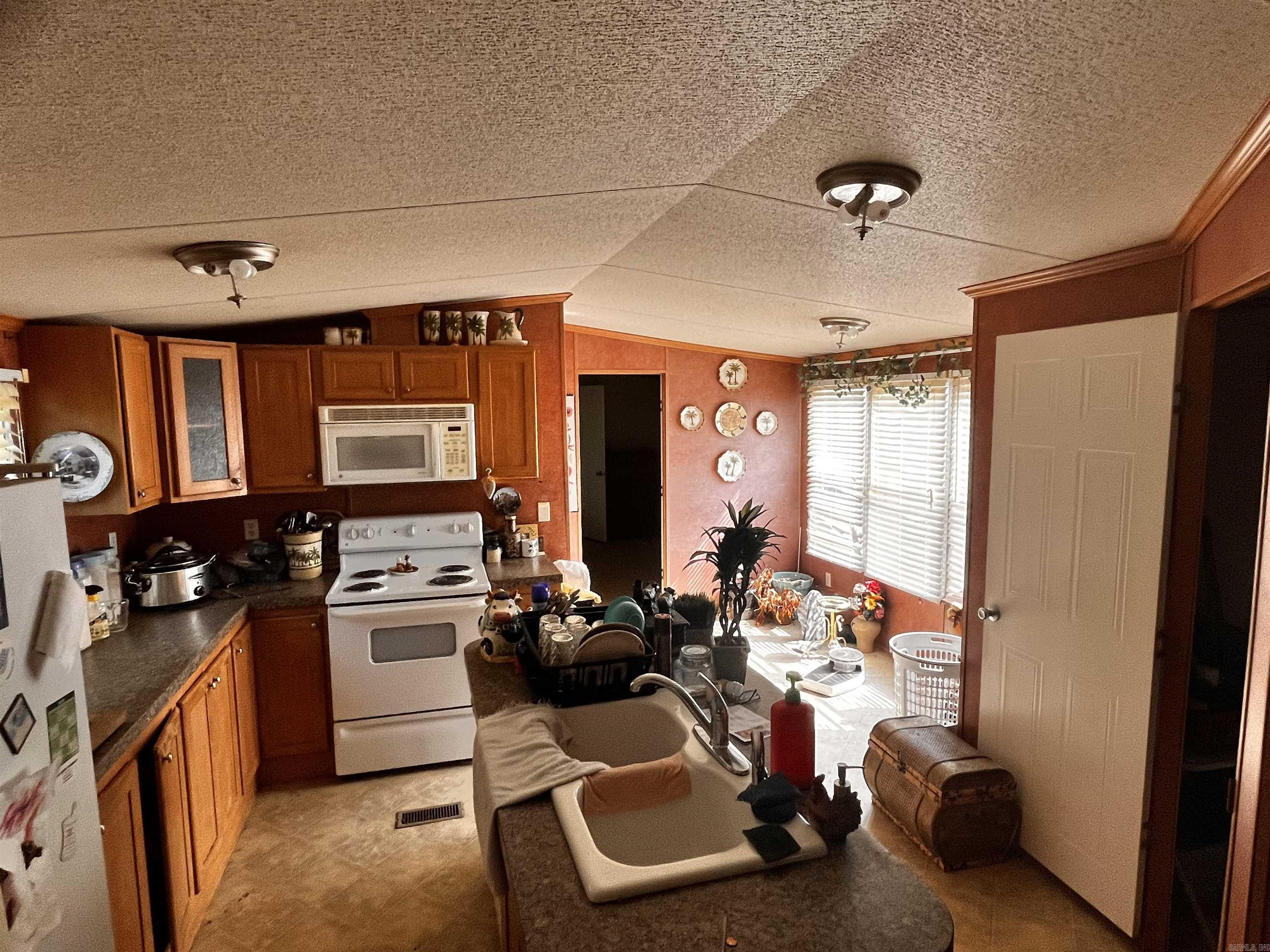 11810 Mac Arthur Dr Property Photo 5