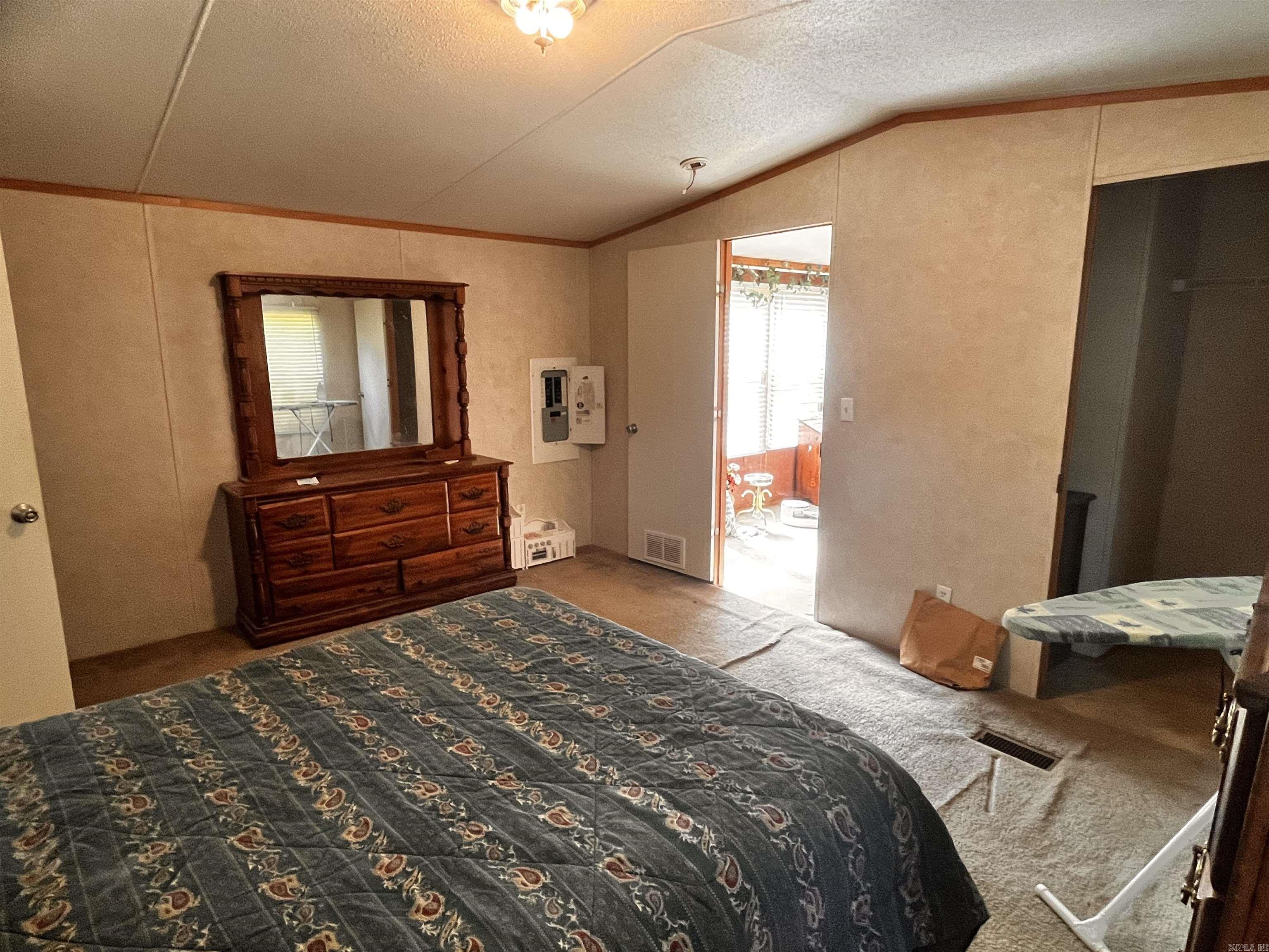 11810 Mac Arthur Dr Property Photo 8