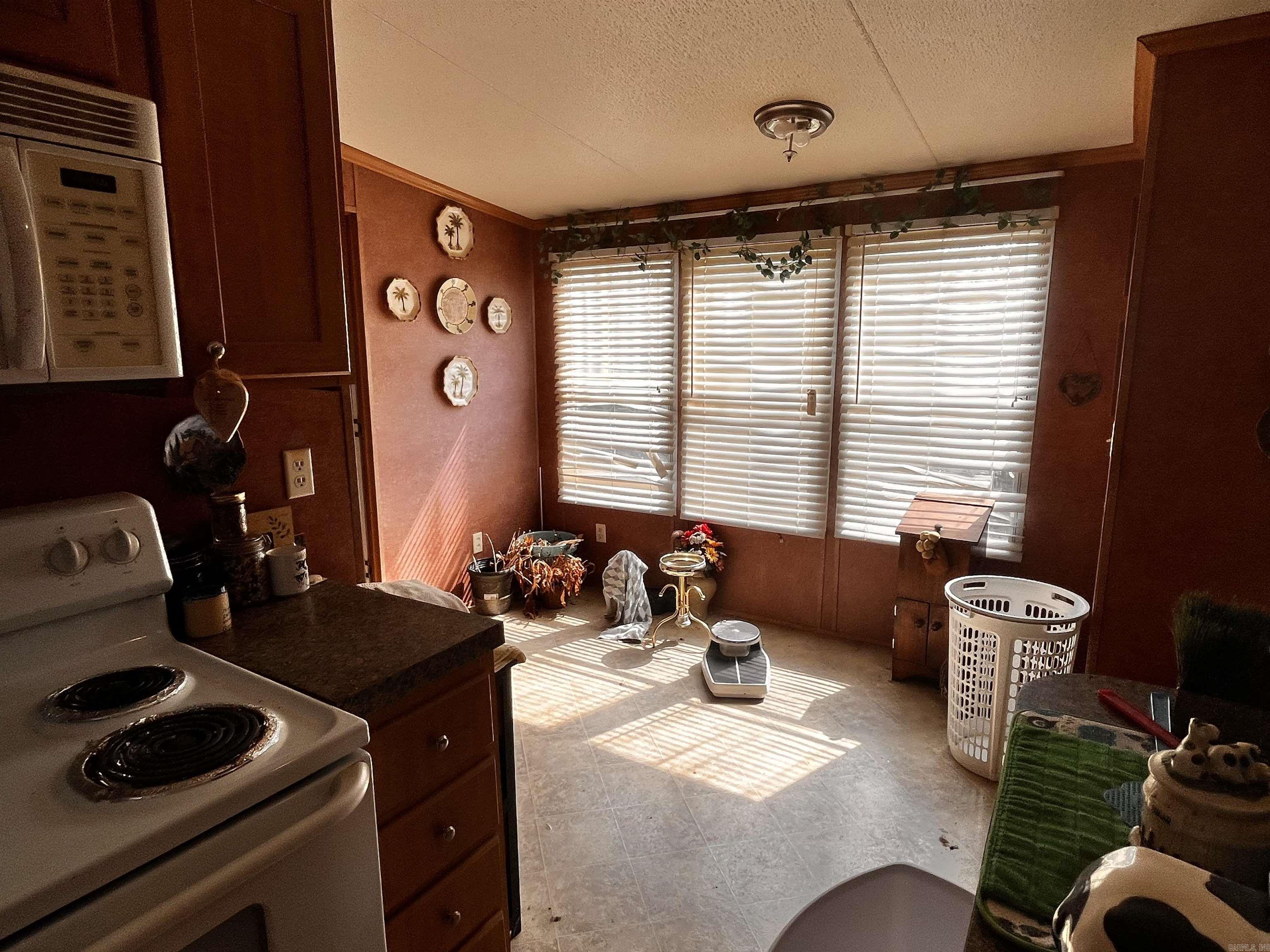 11810 Mac Arthur Dr Property Photo 14