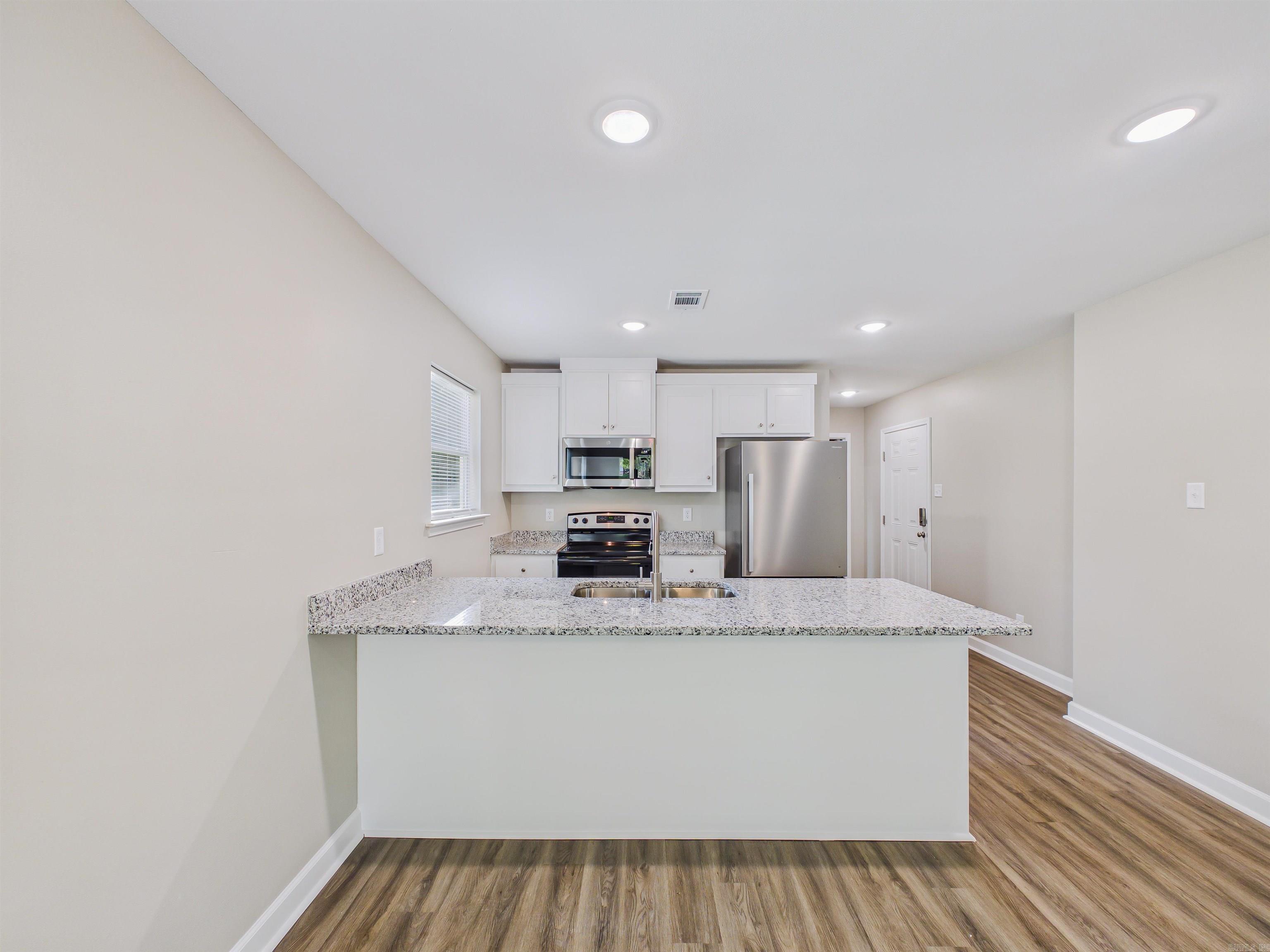 2708 Marshall Street Property Photo 9