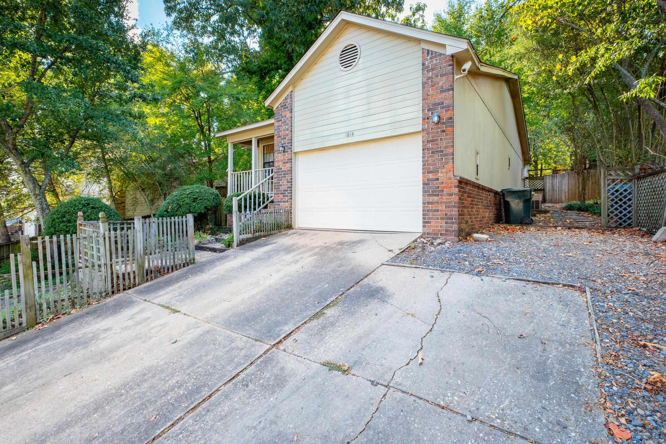 1814 Calgary Trail Property Photo 6