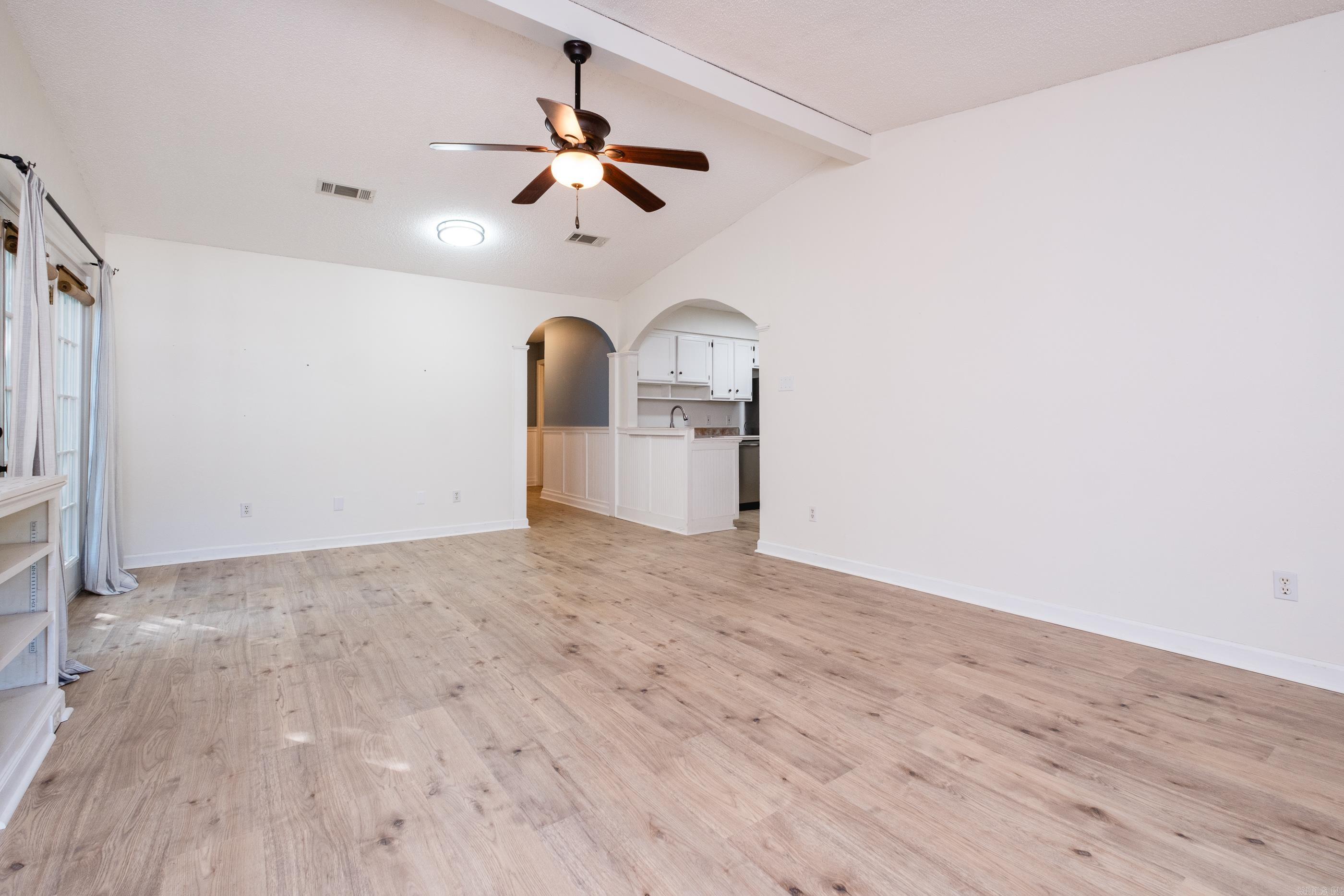 1814 Calgary Trail Property Photo 10
