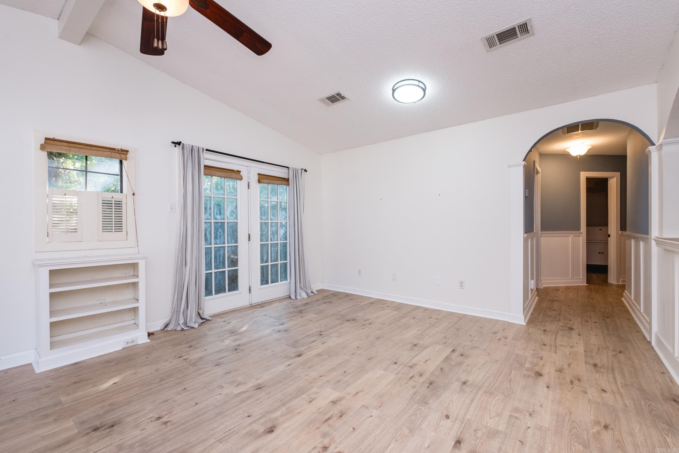 1814 Calgary Trail Property Photo 12