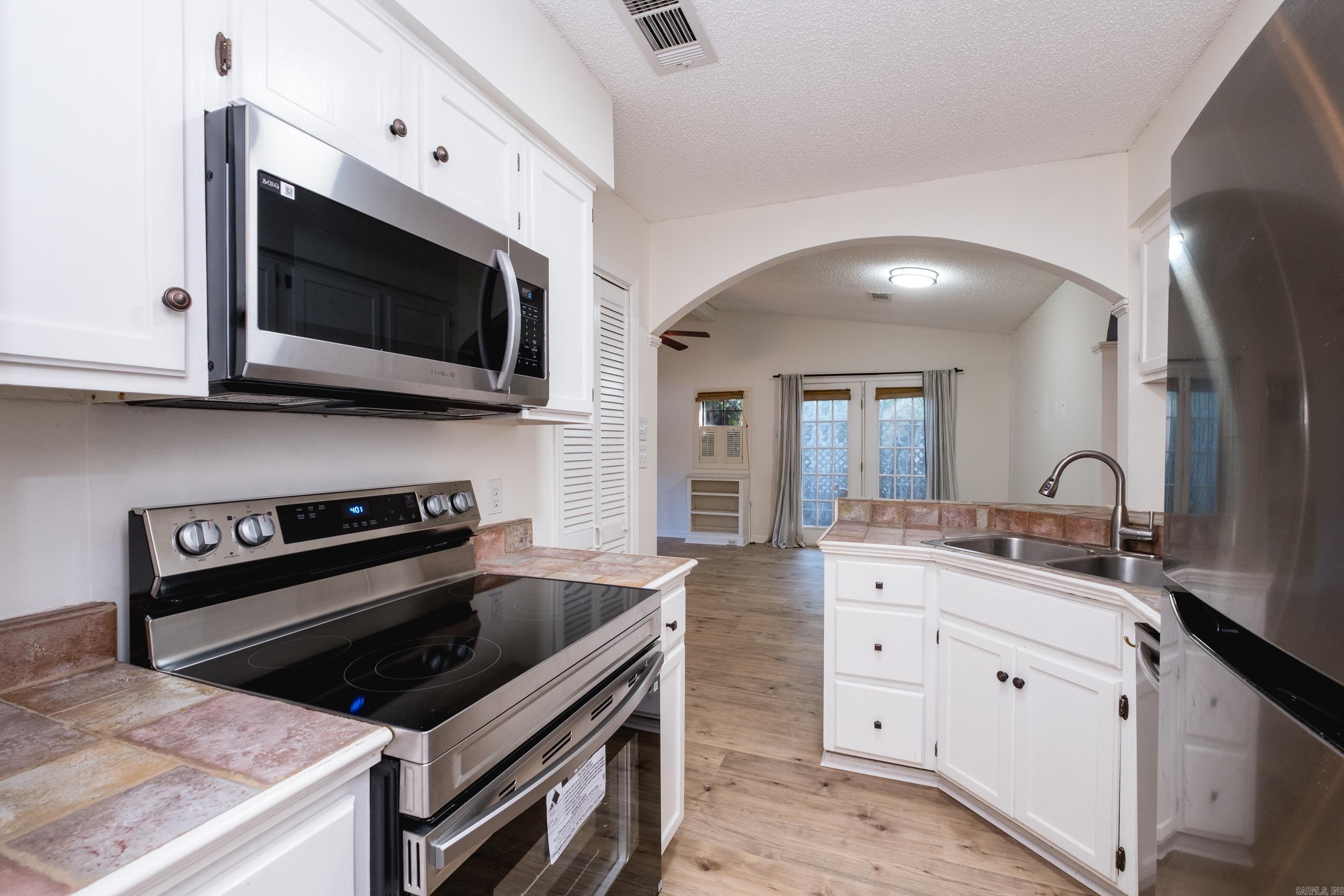 1814 Calgary Trail Property Photo 21