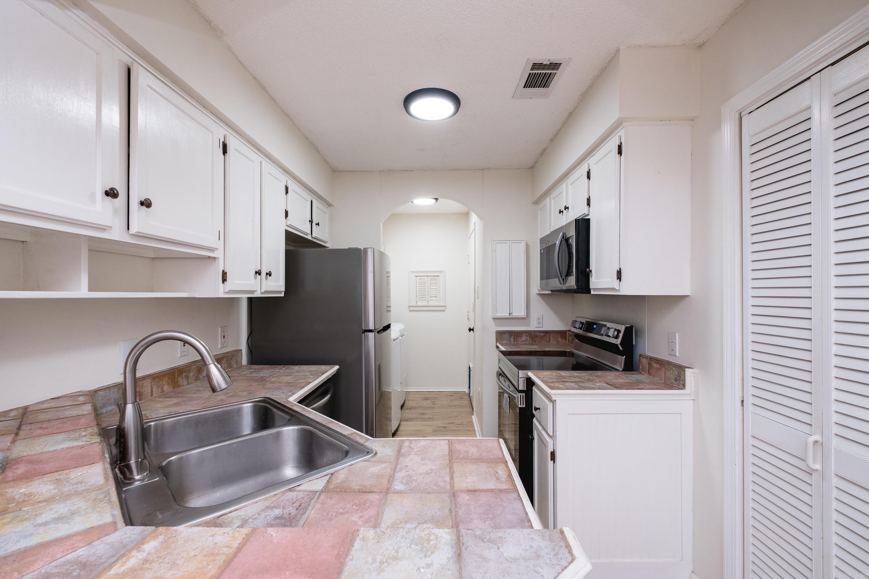 1814 Calgary Trail Property Photo 23