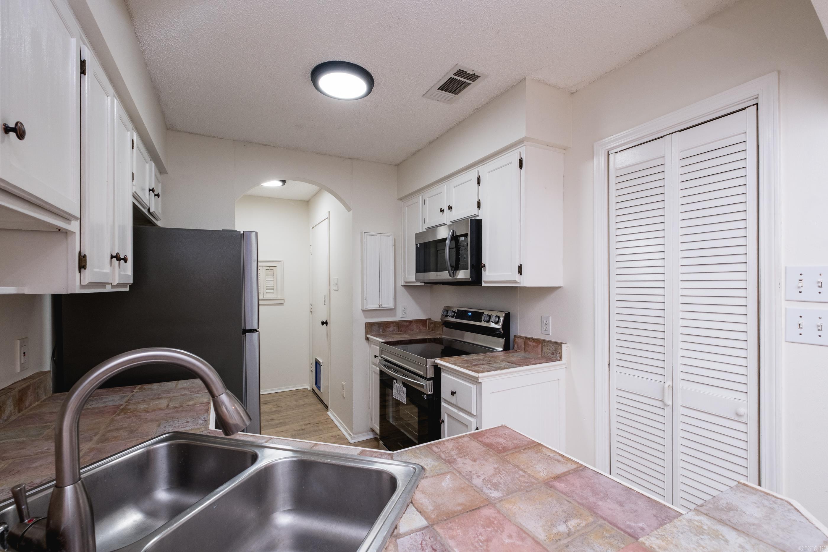 1814 Calgary Trail Property Photo 24