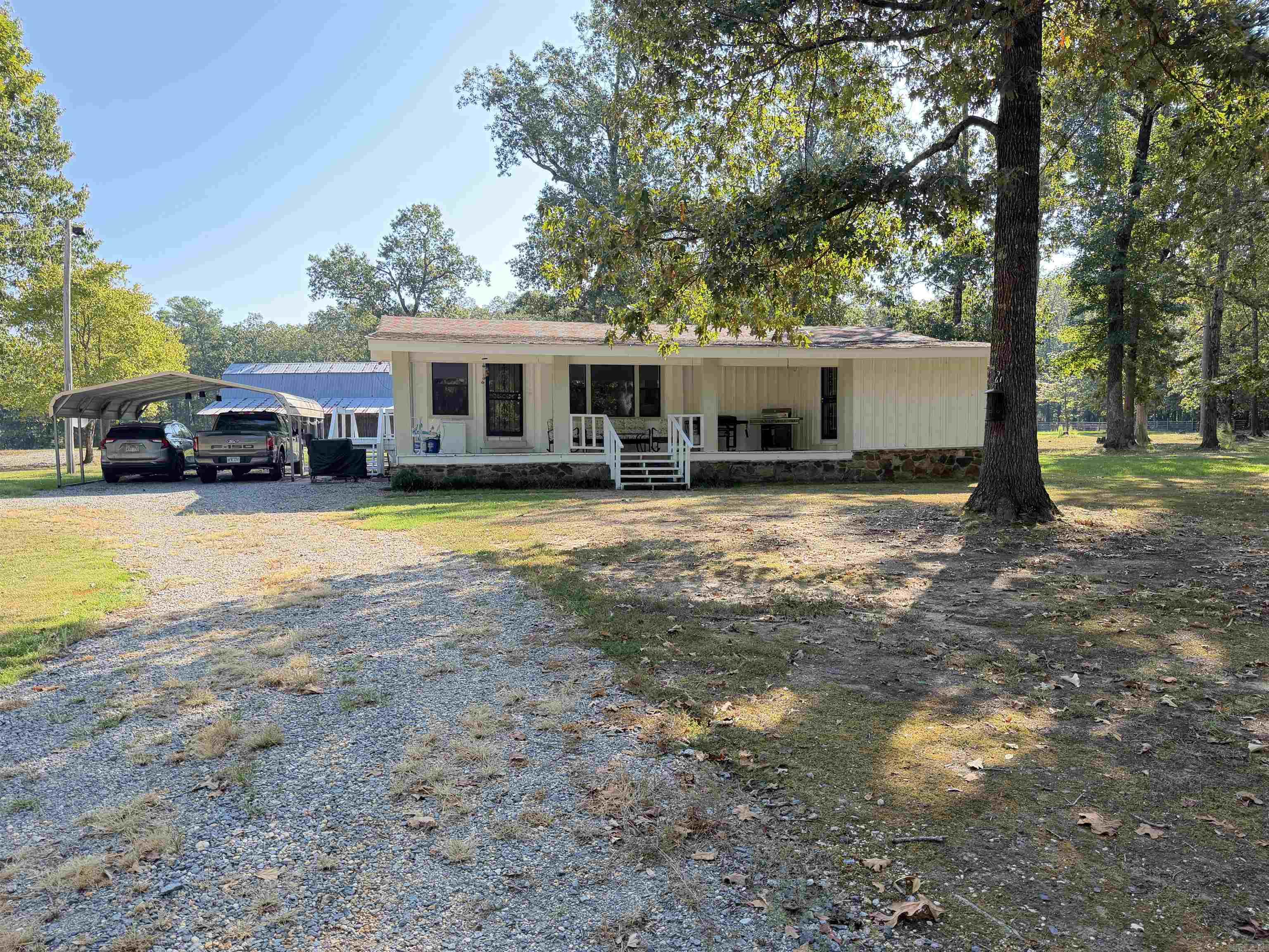 550 Pinewood Property Photo 1