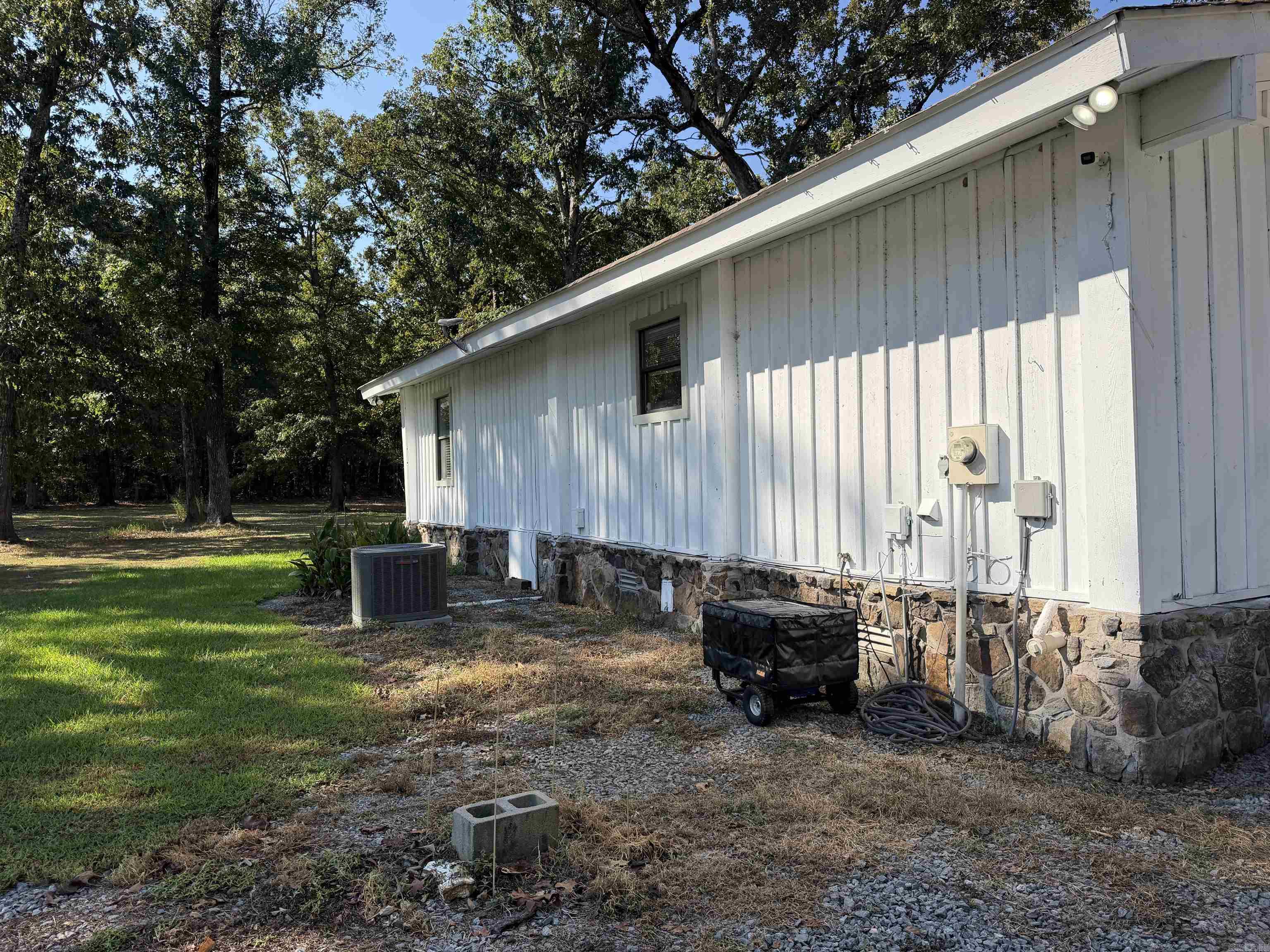 550 Pinewood Property Photo 2