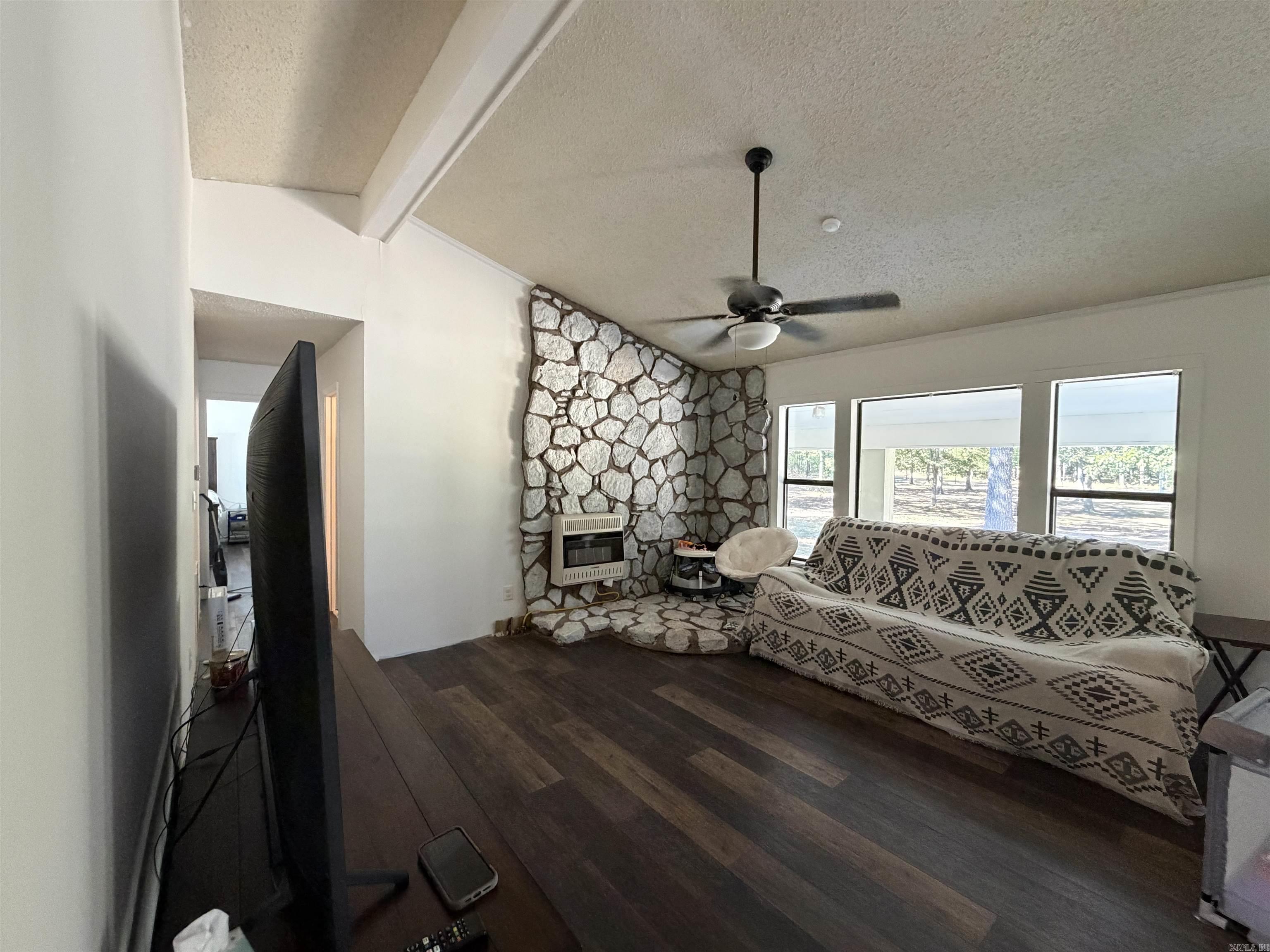 550 Pinewood Property Photo 7