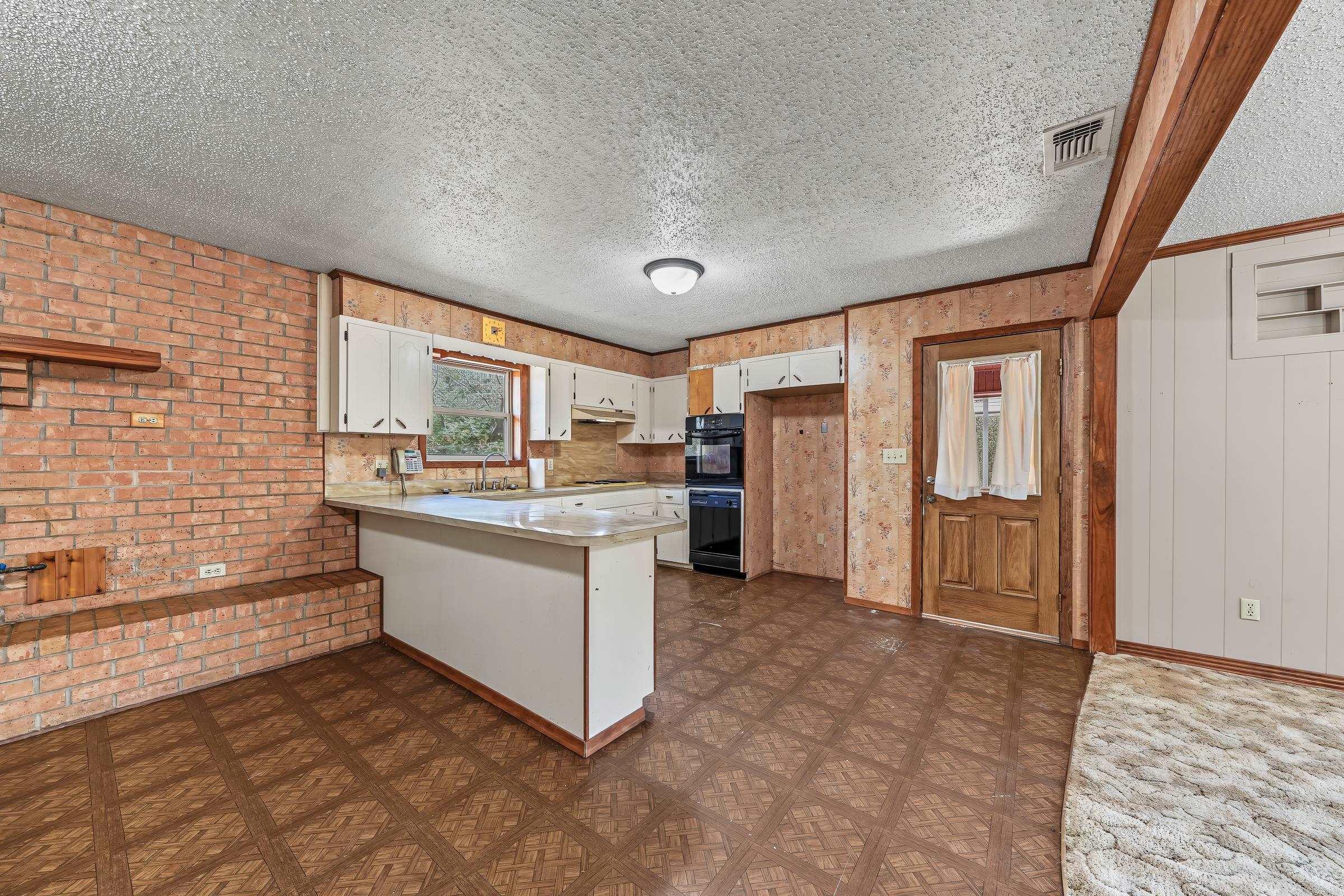 662 Ottawa Road Property Photo 6