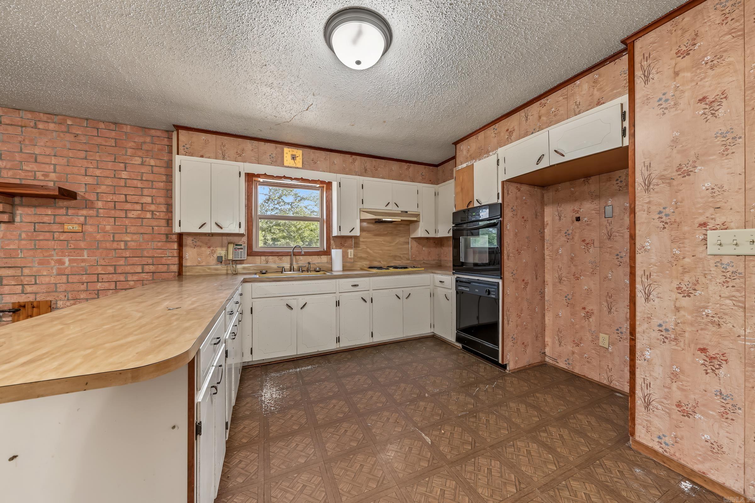 662 Ottawa Road Property Photo 7