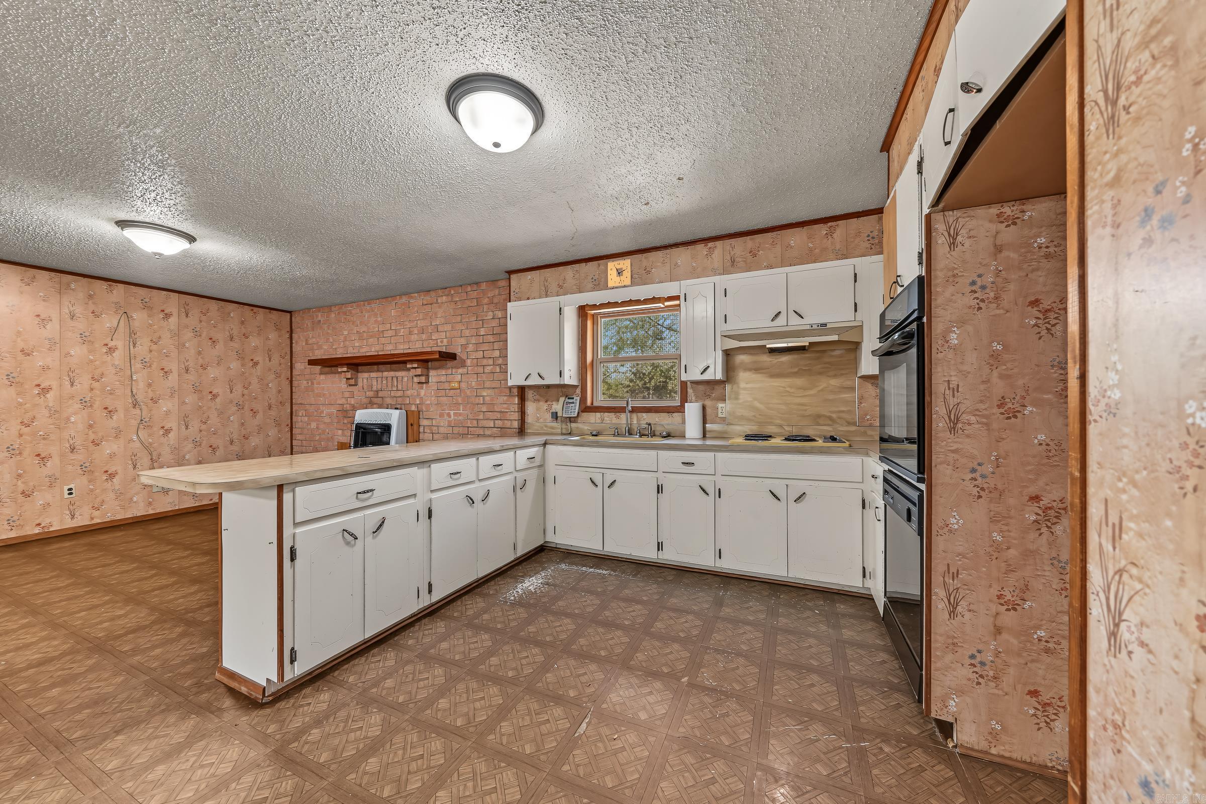 662 Ottawa Road Property Photo 8