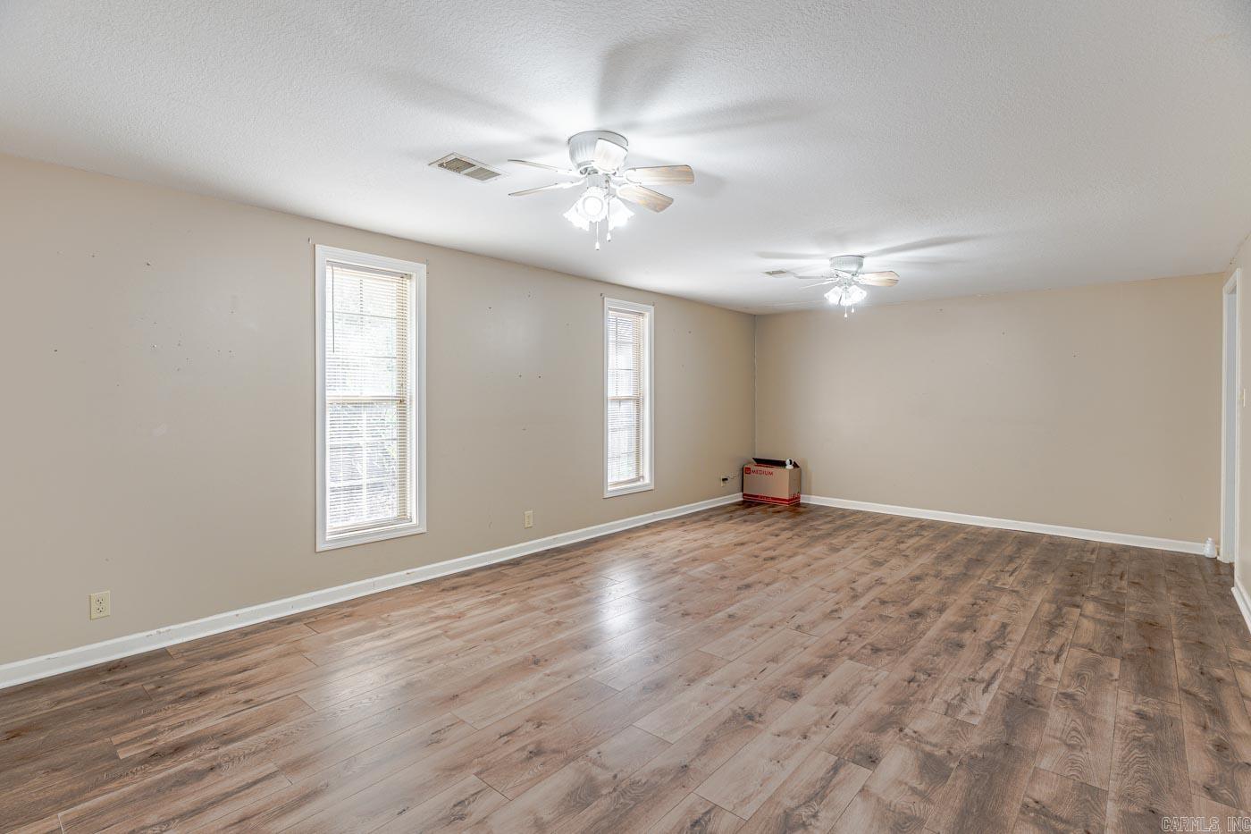 106 Morgan St Property Photo 6