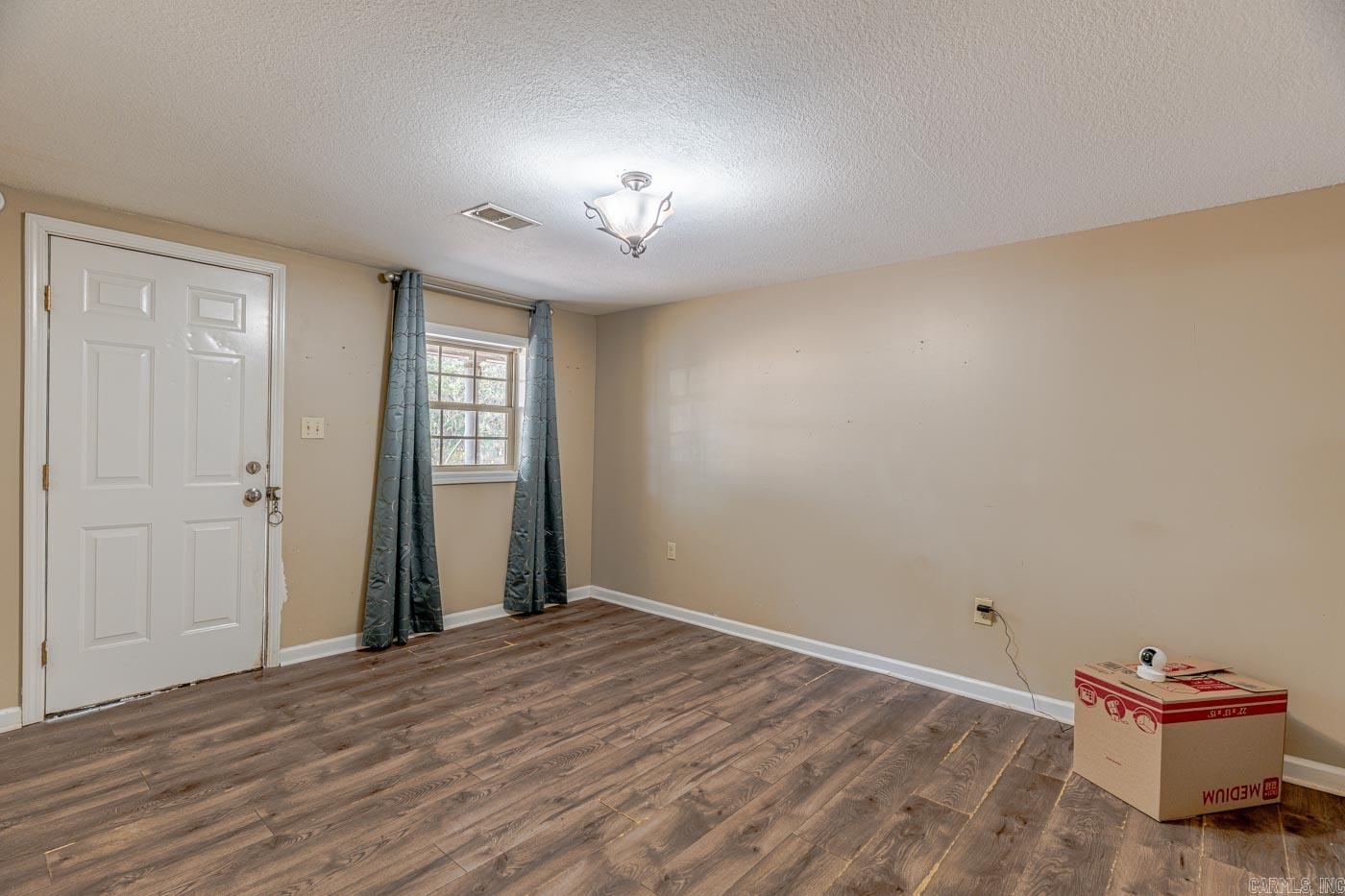106 Morgan St Property Photo 8