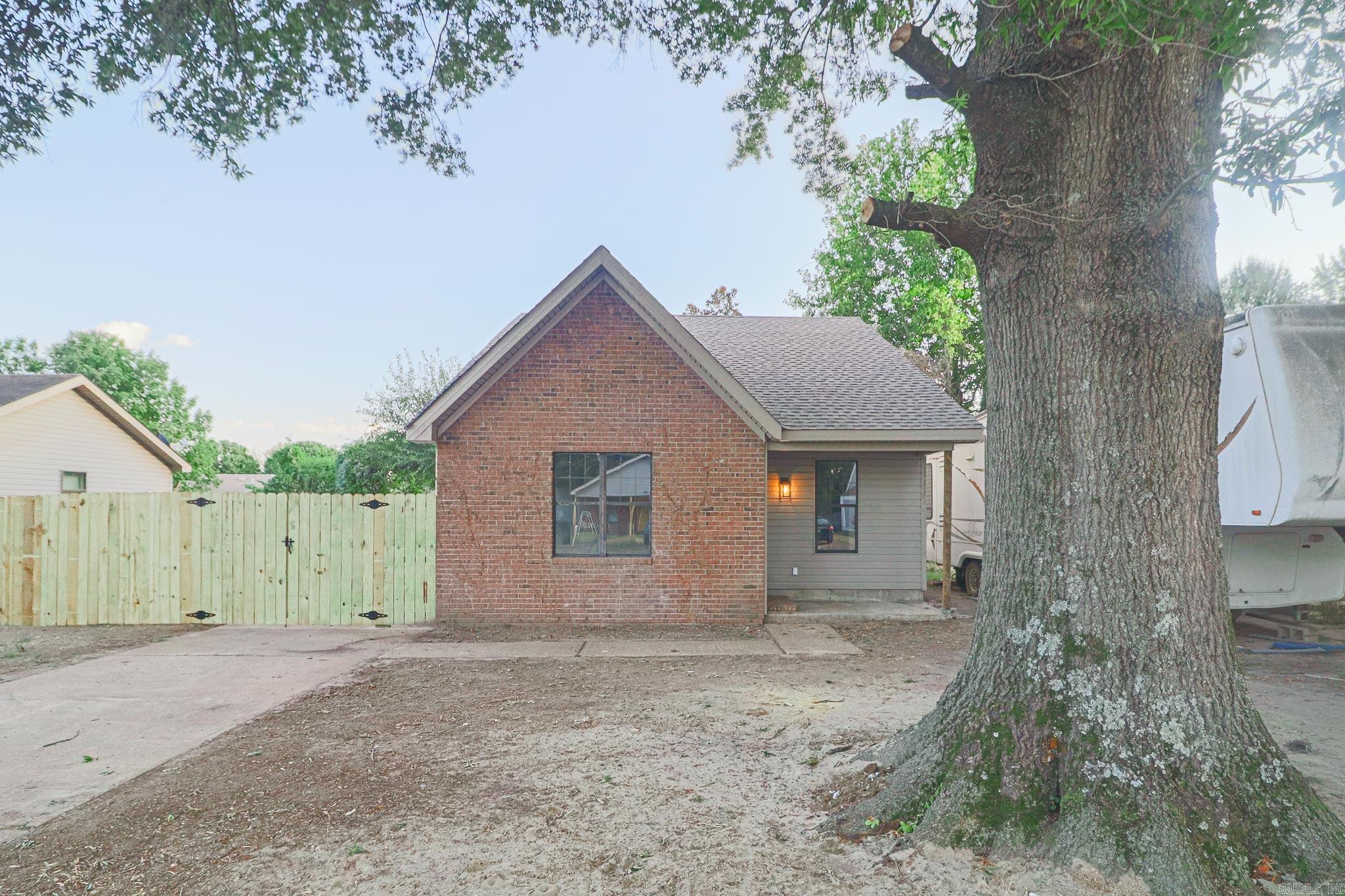 124 Jennifer Property Photo 2