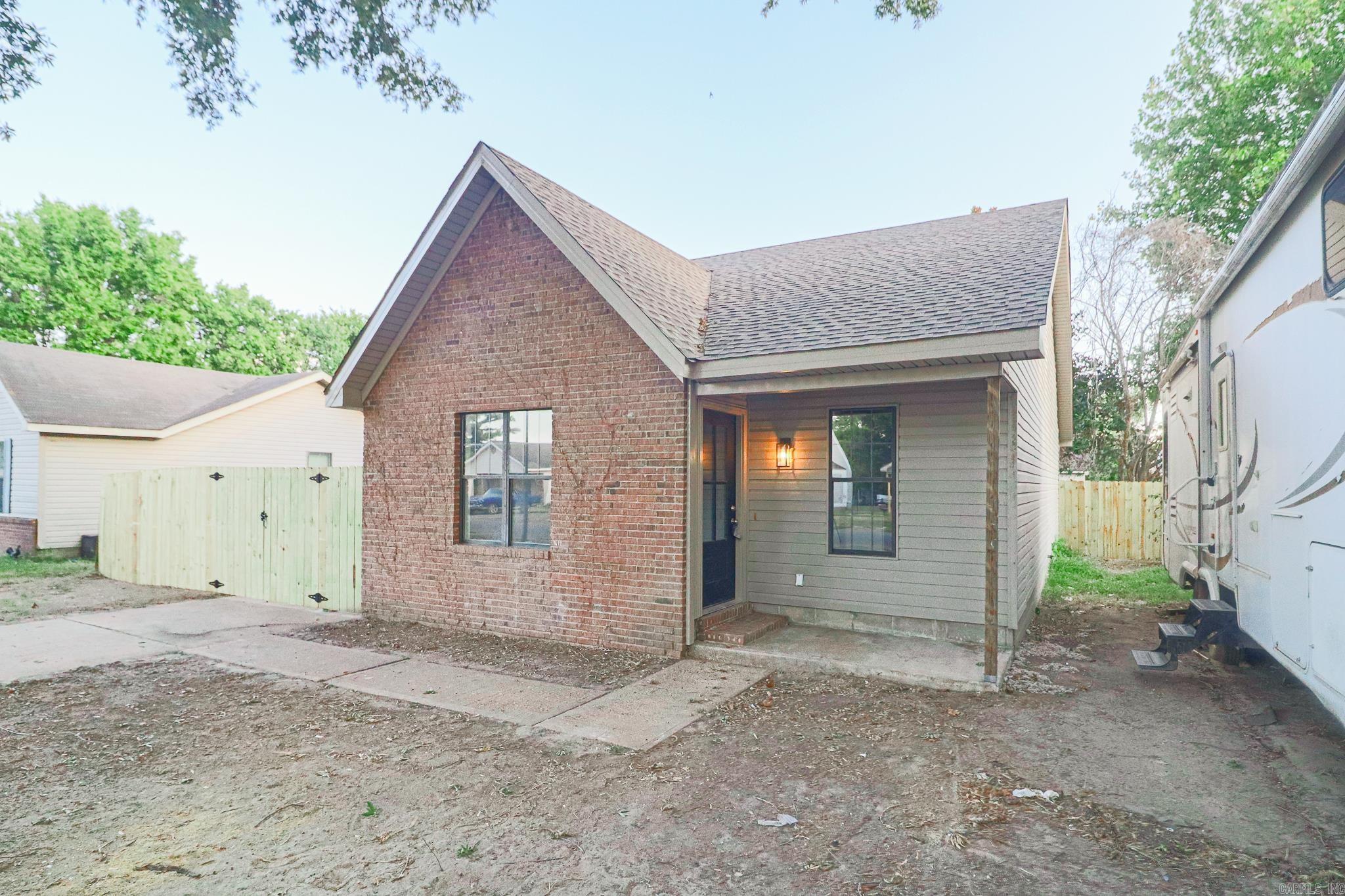 124 Jennifer Property Photo 4