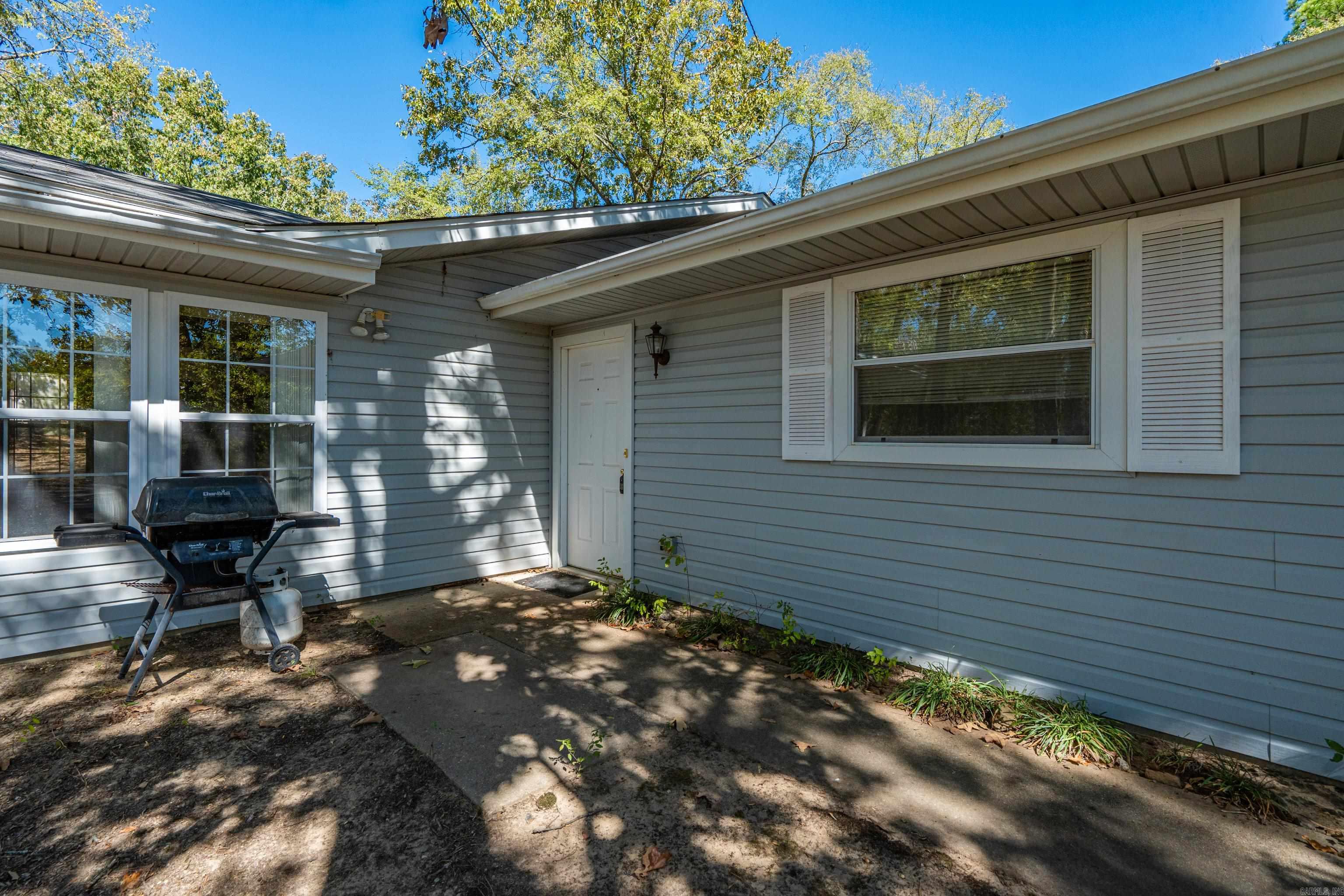 240 Casey St Property Photo 2