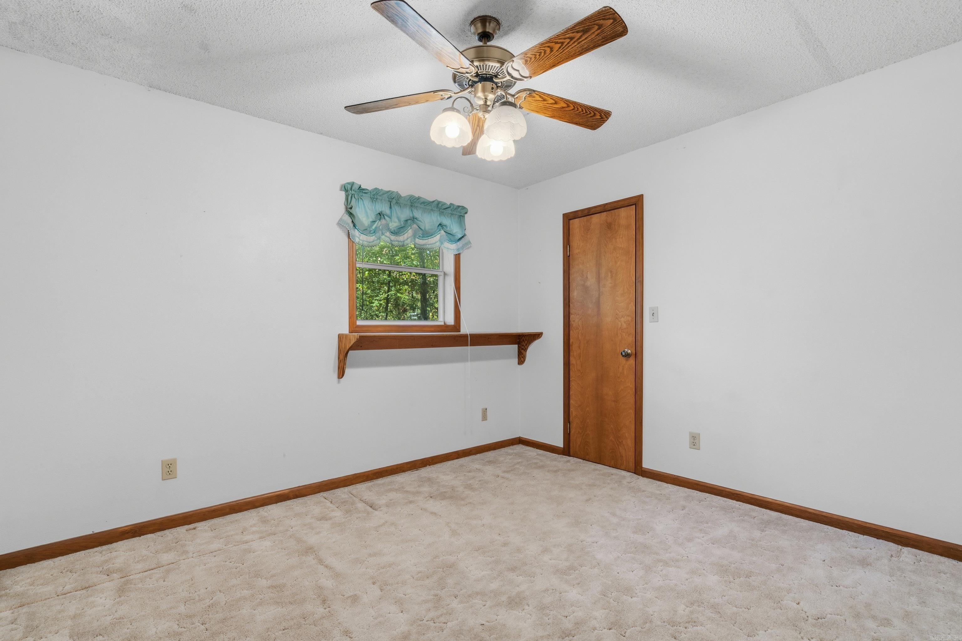 240 Casey St Property Photo 43