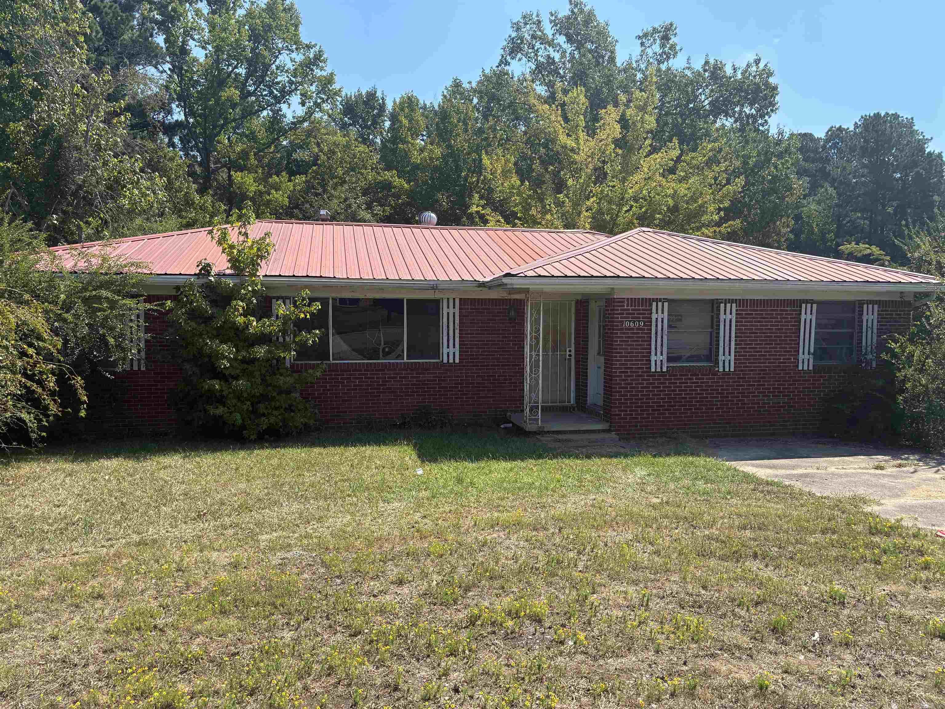 10609 Chicot Road Property Photo 1