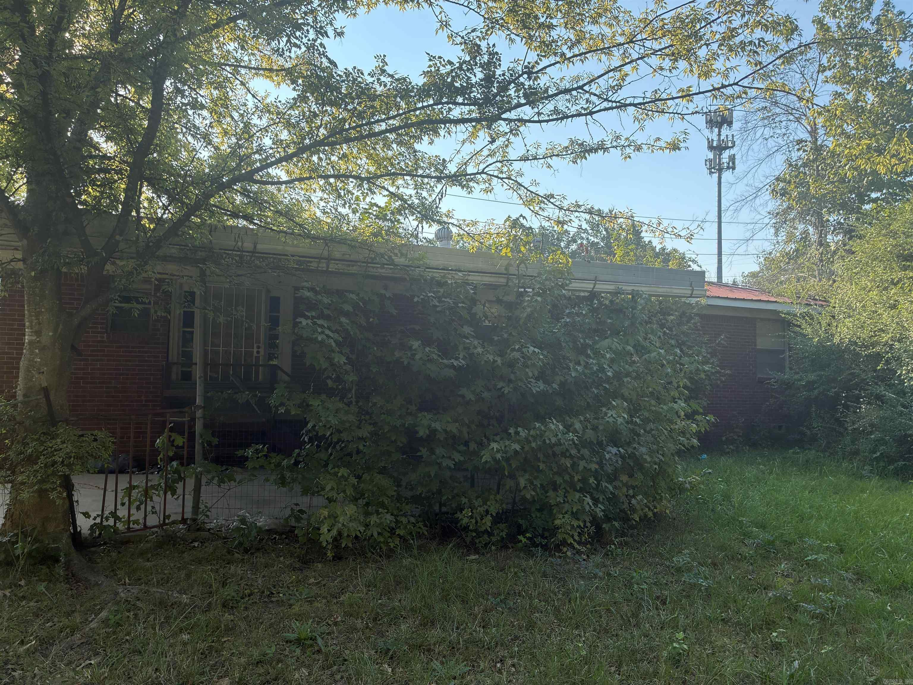 10609 Chicot Road Property Photo 2