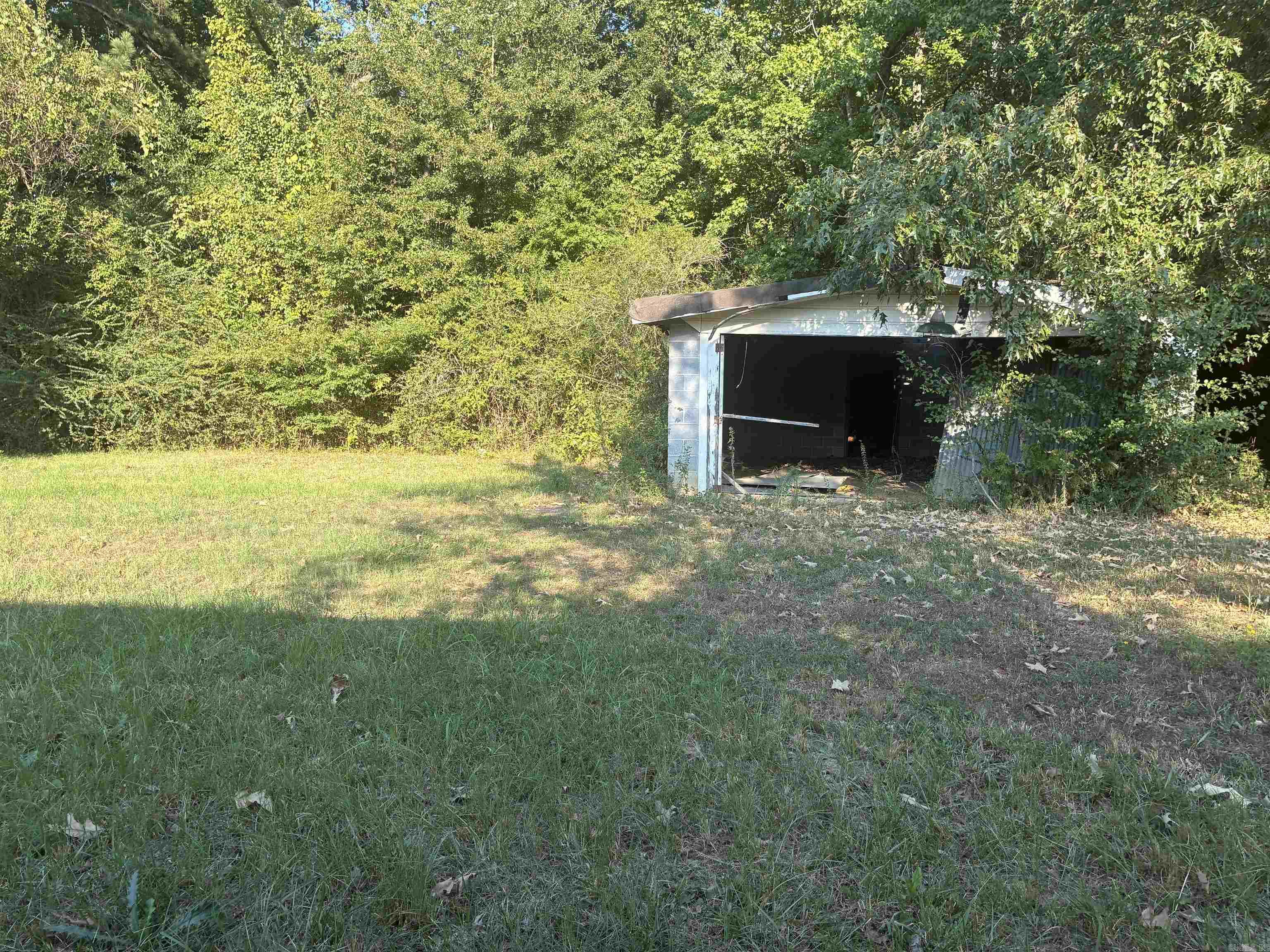 10609 Chicot Road Property Photo 4
