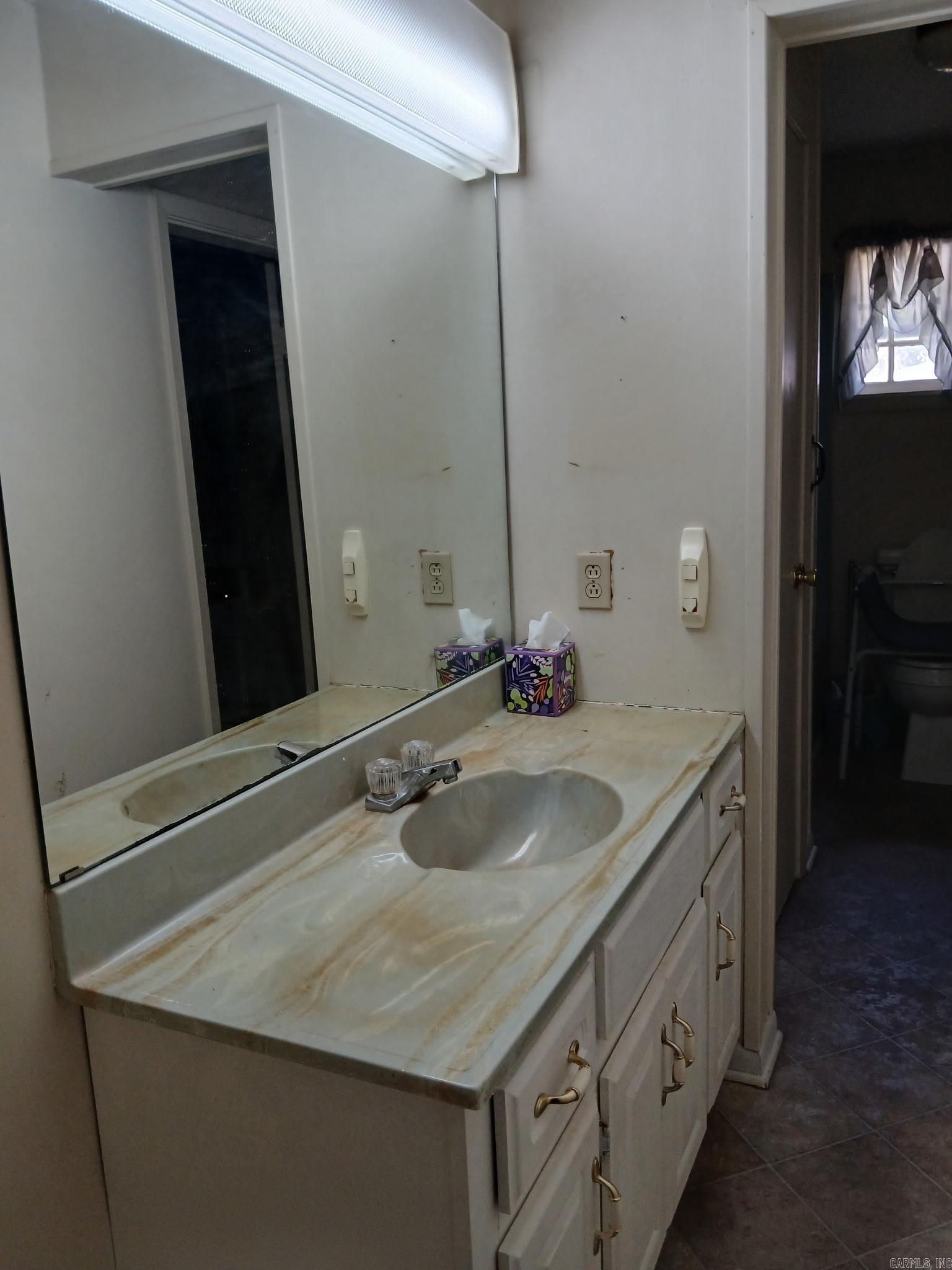 704 W Pine Property Photo 9