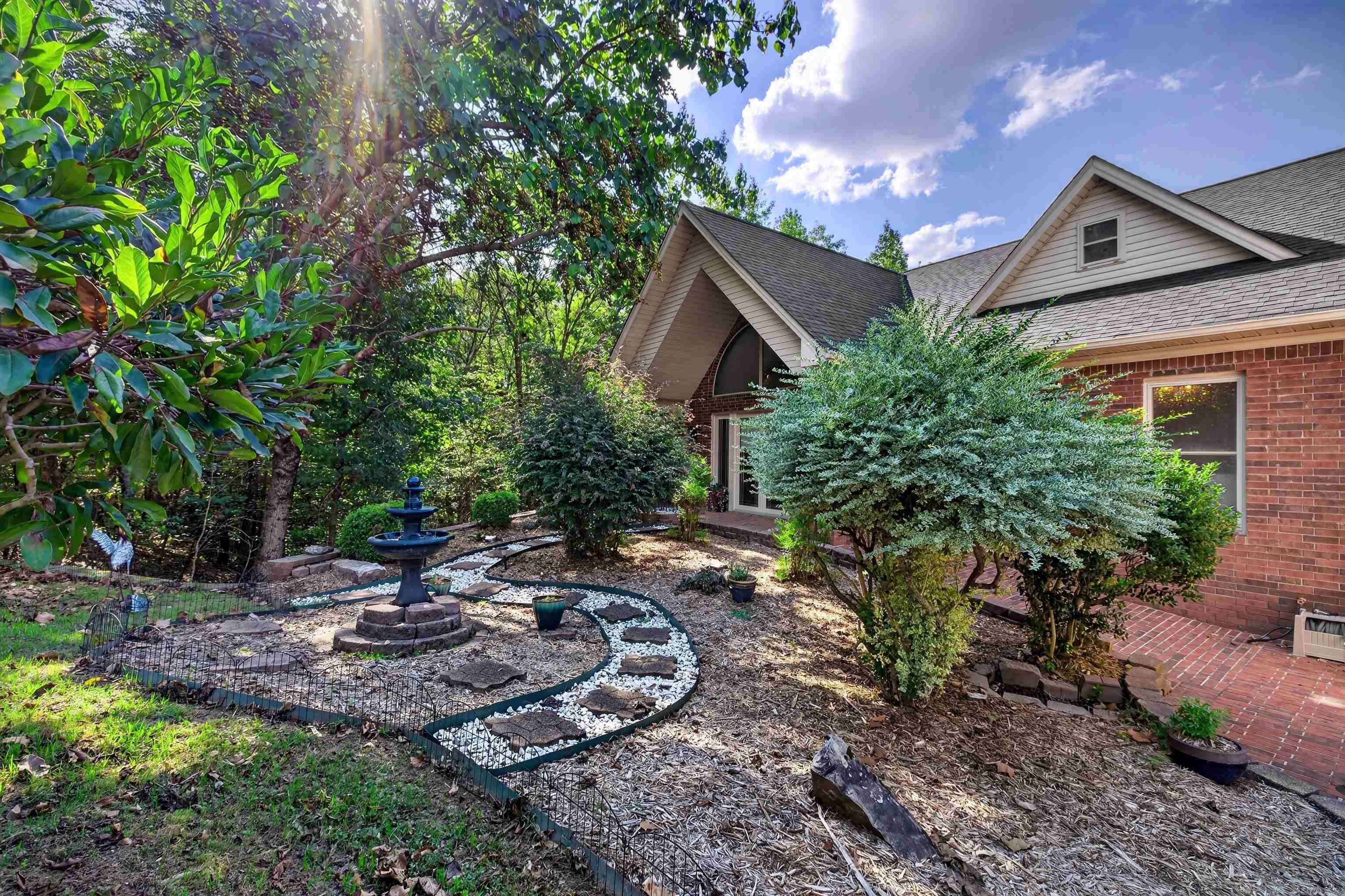 139 Waterfront Court Property Photo 7