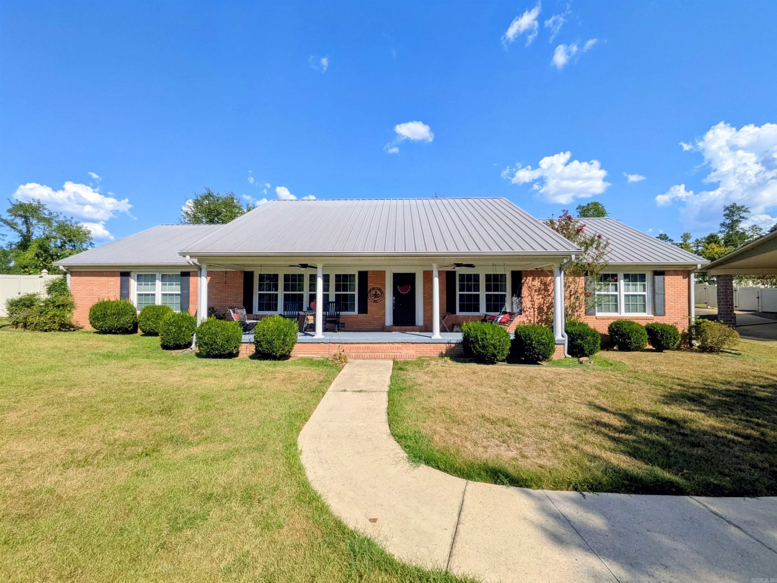 963 Ridgeview Property Photo 1