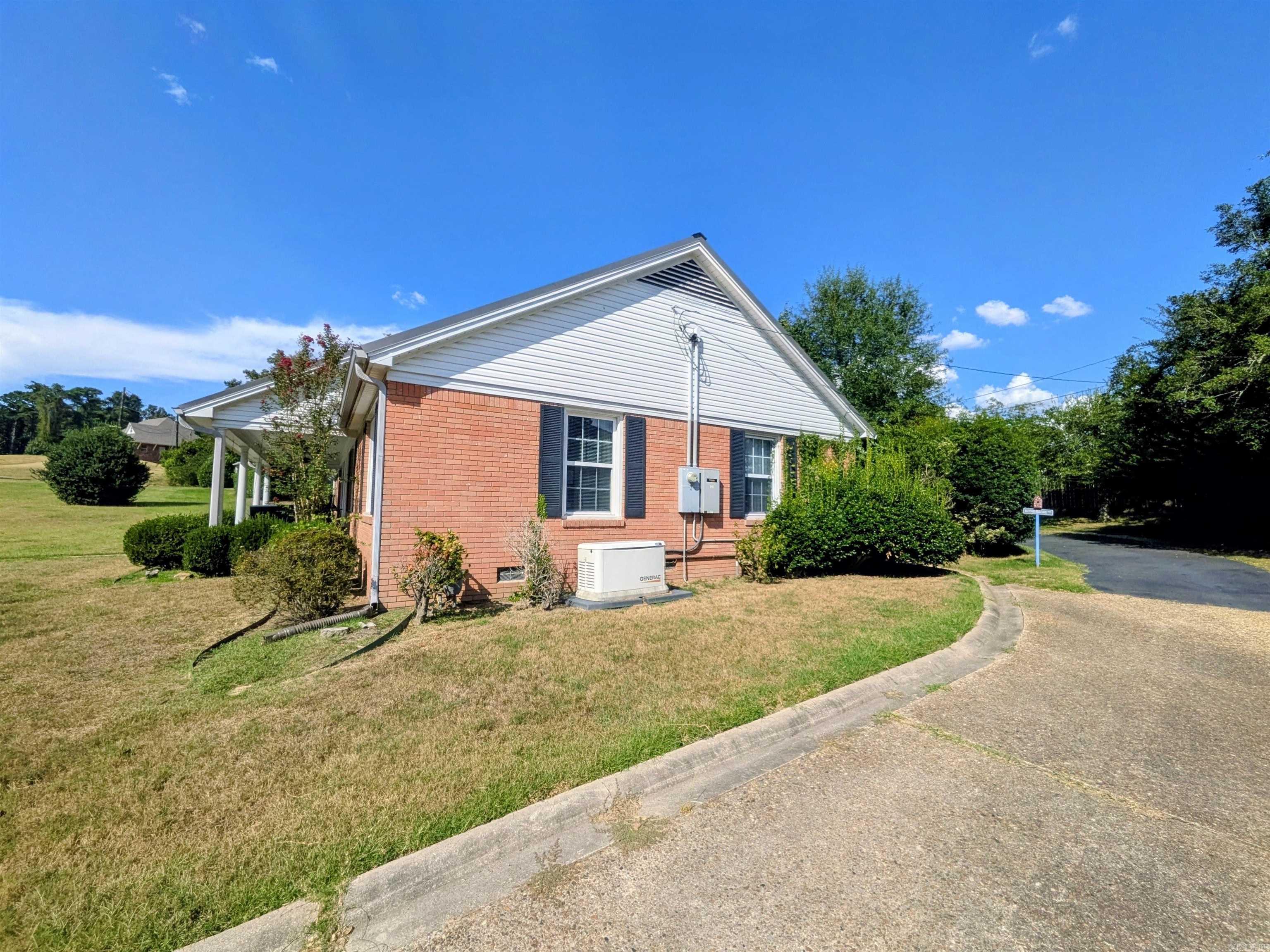 963 Ridgeview Property Photo 2