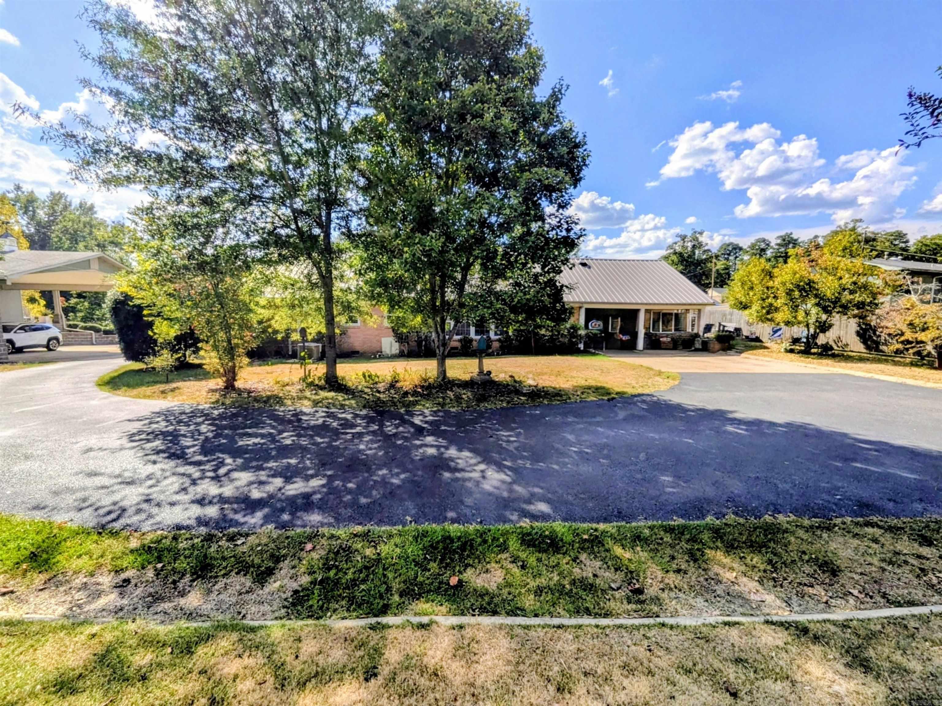 963 Ridgeview Property Photo 3