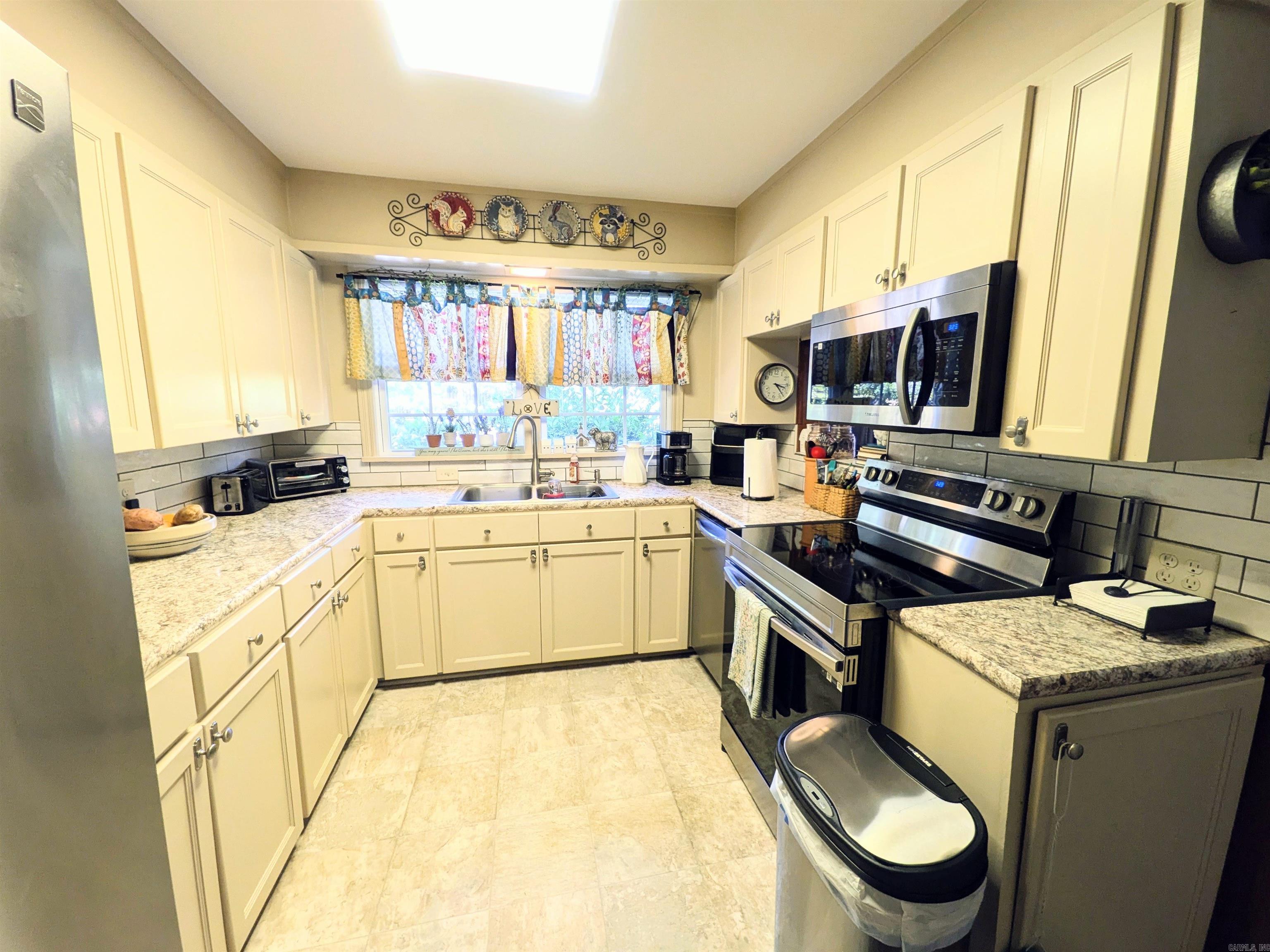 963 Ridgeview Property Photo 16