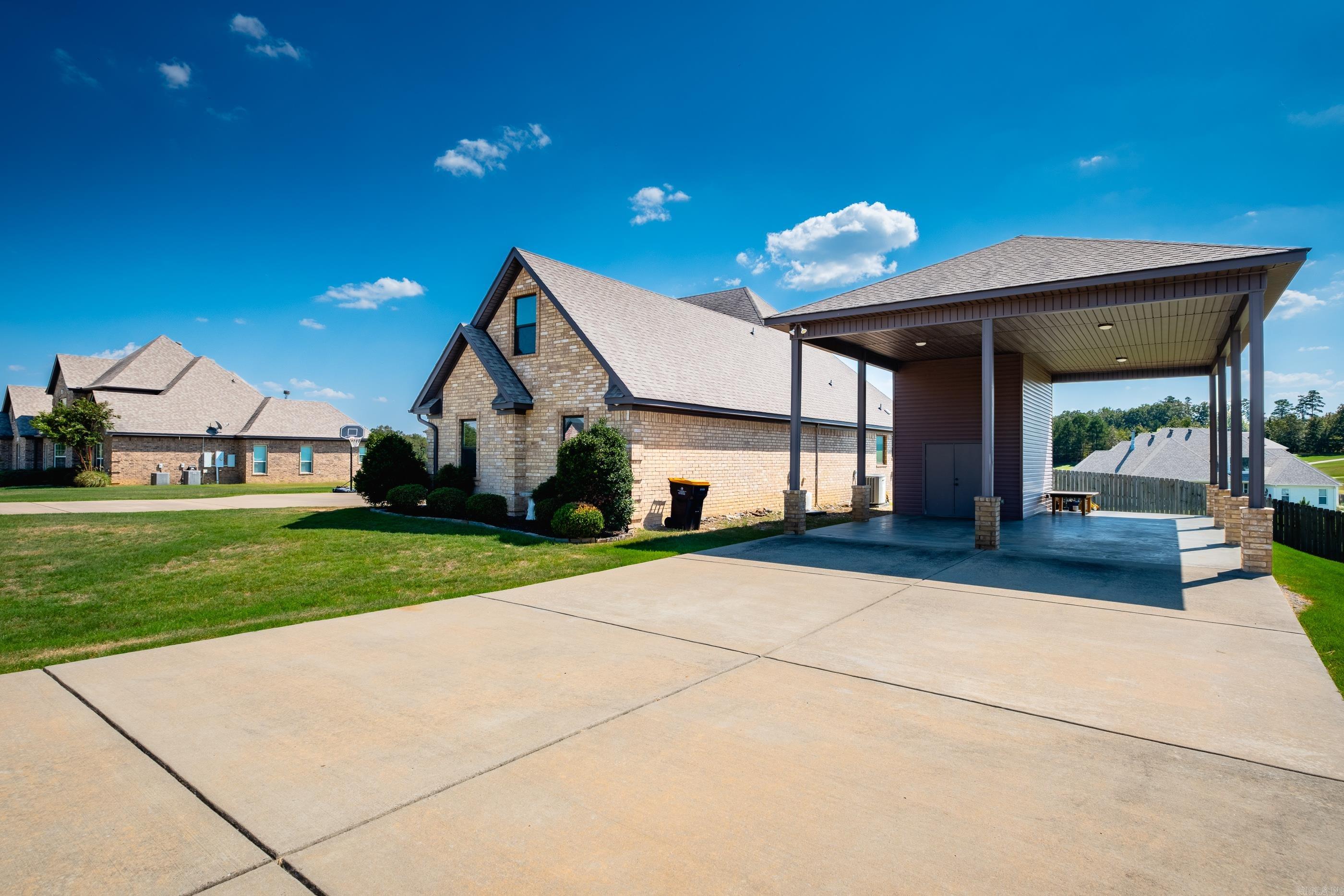 9105 Stone Canyon Drive Property Photo 3
