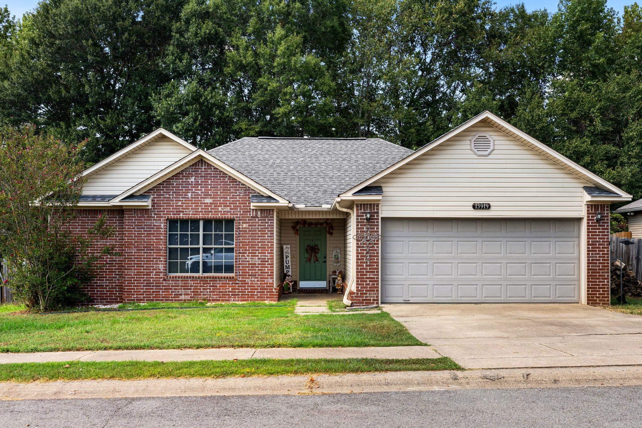 13919 Magnolia Glen Drive Property Photo 1