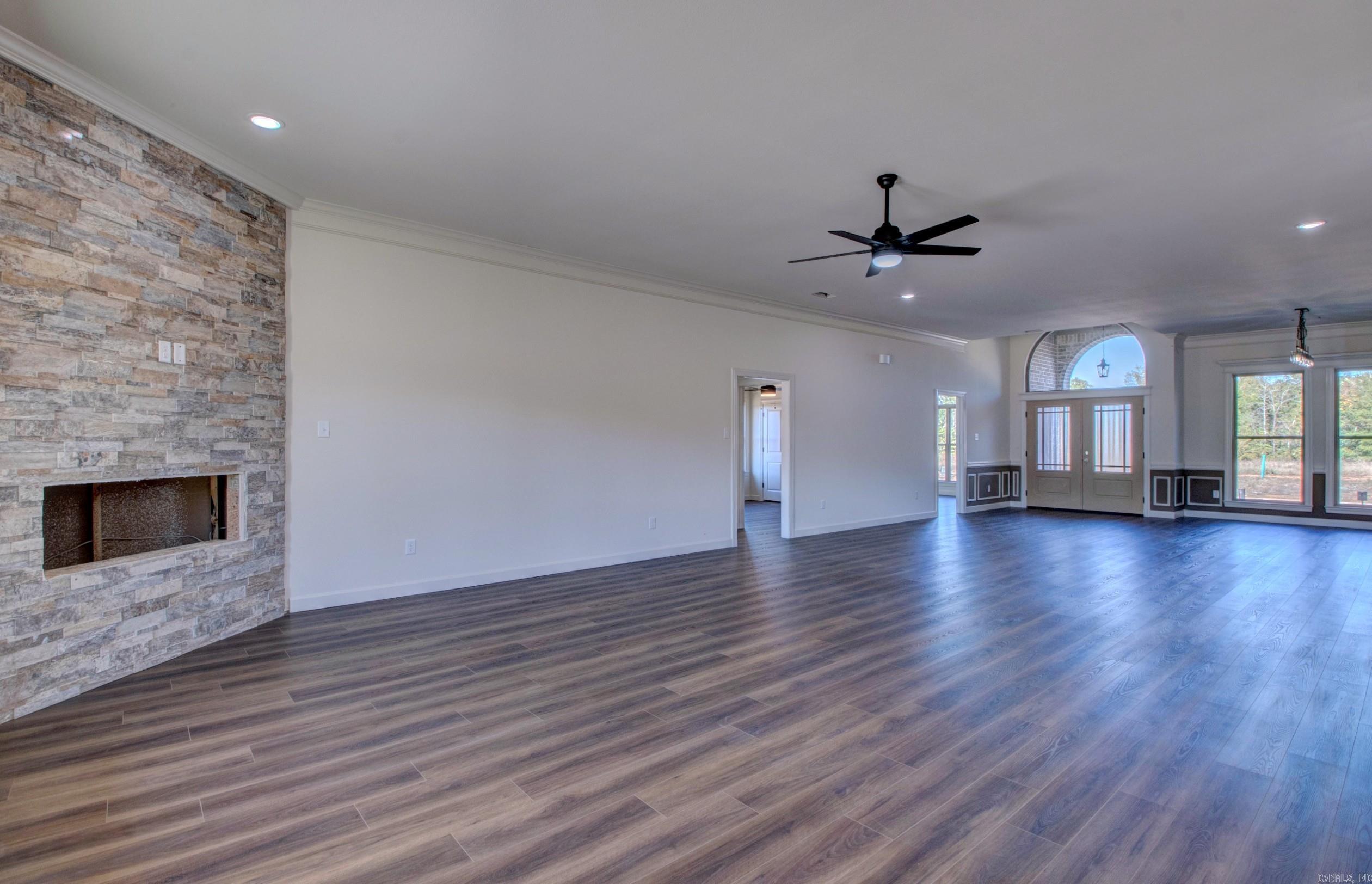 520 Corondelet Lane Property Photo 10