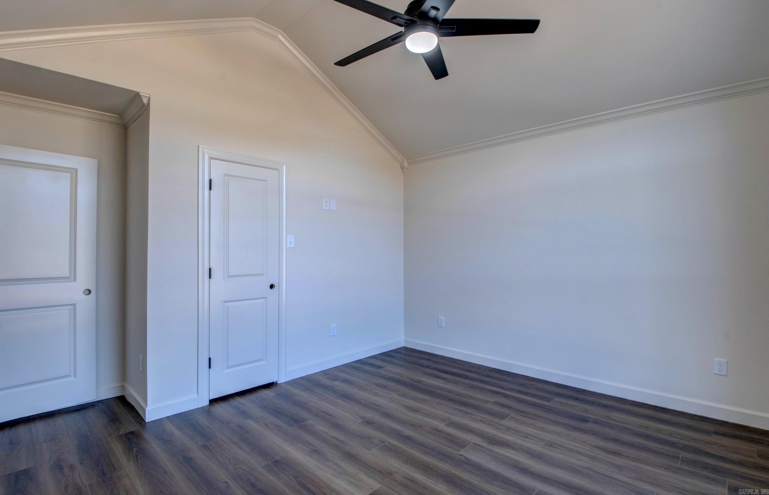 520 Corondelet Lane Property Photo 23