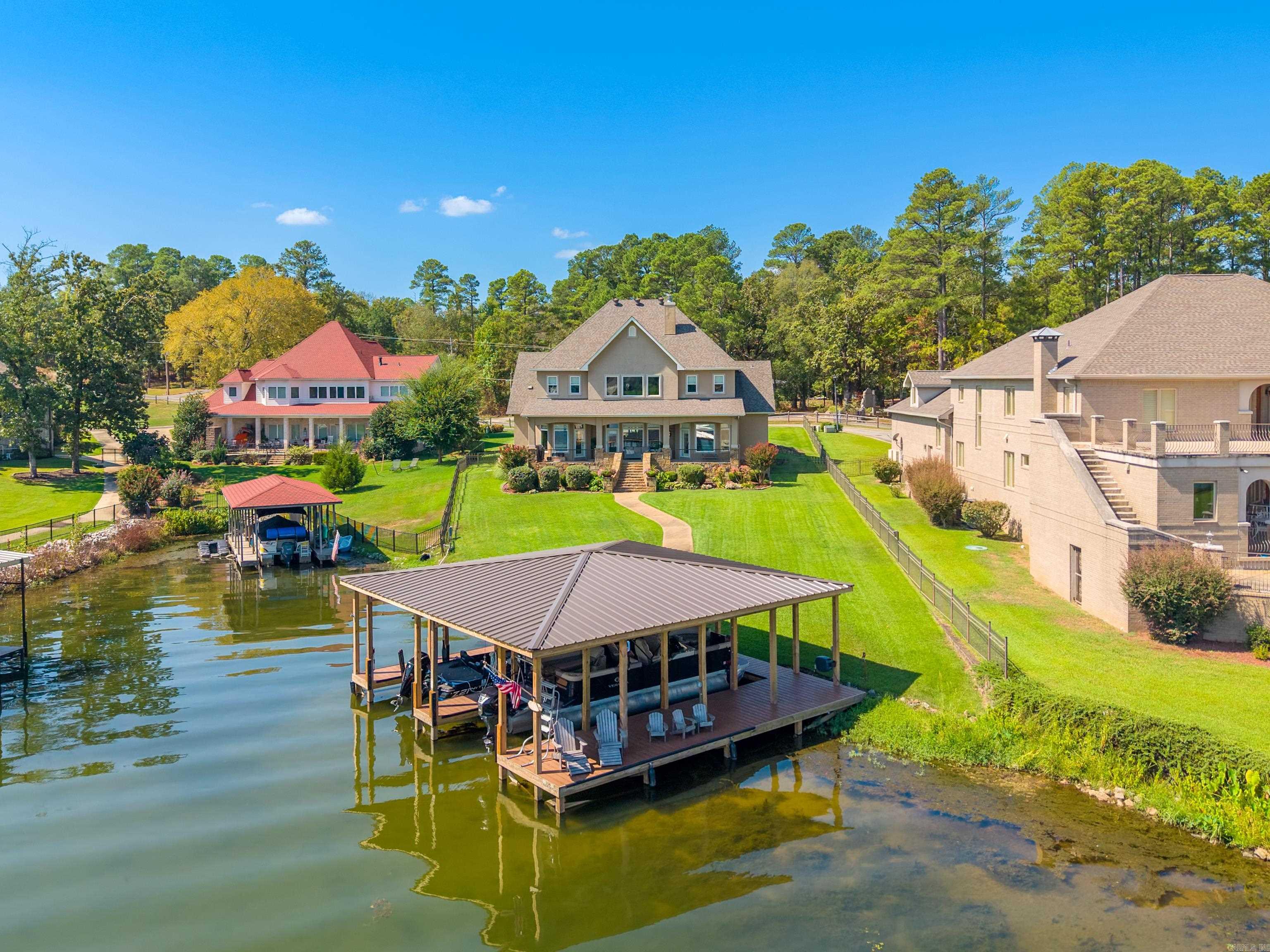108 Shadow Oak Point Property Photo 2