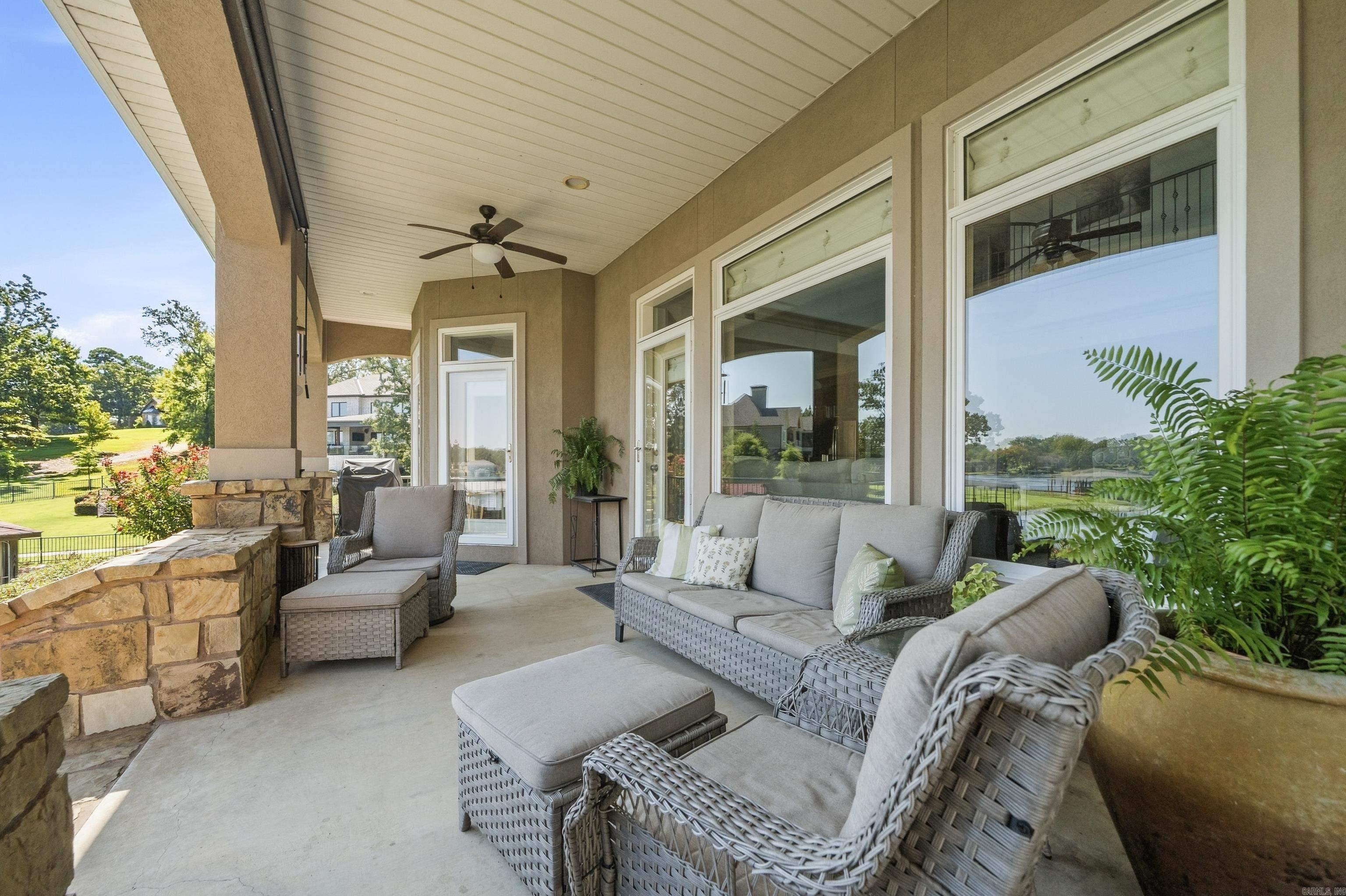 108 Shadow Oak Point Property Photo 9