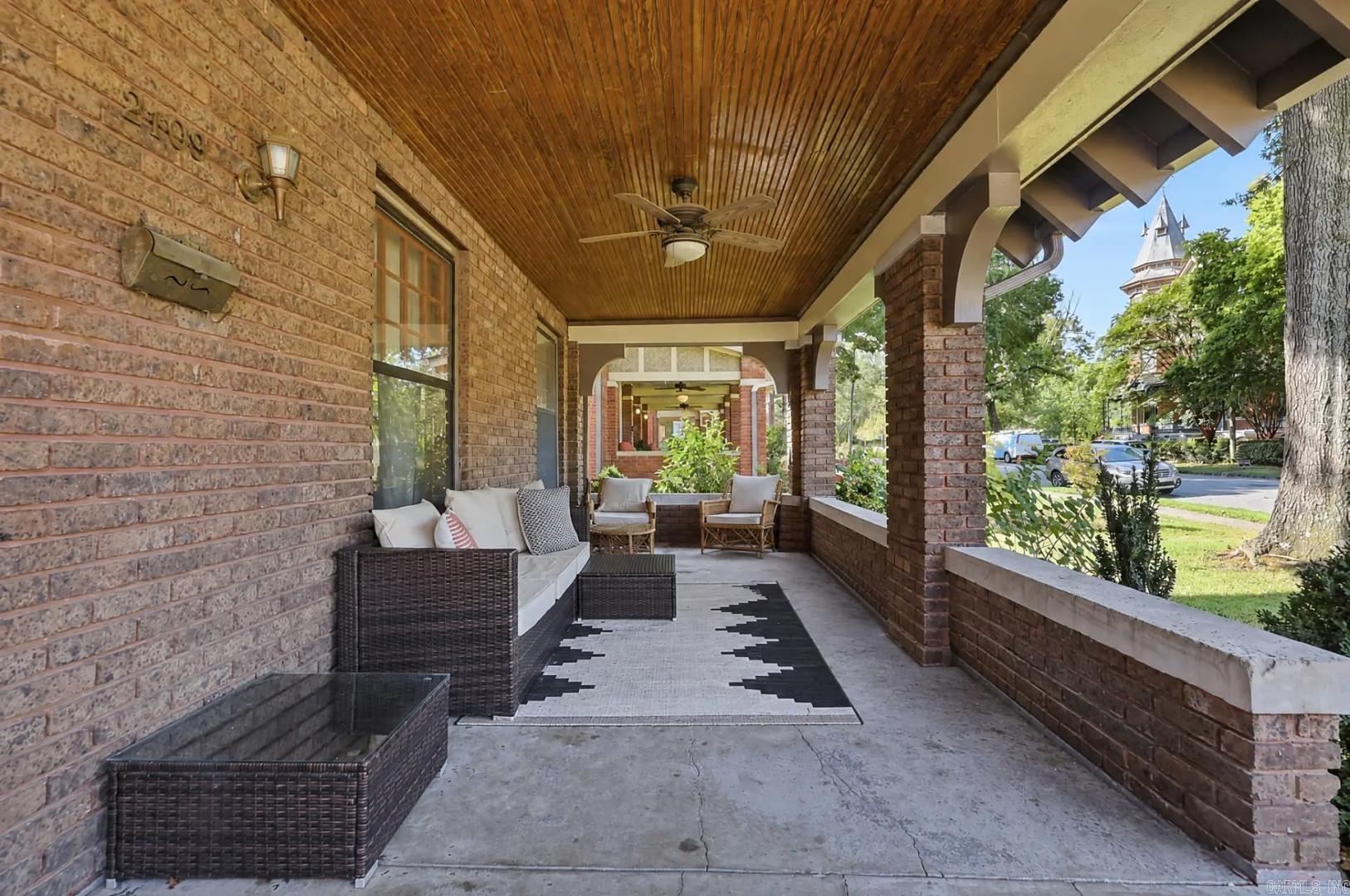 2109 S Louisiana Street Property Photo 3